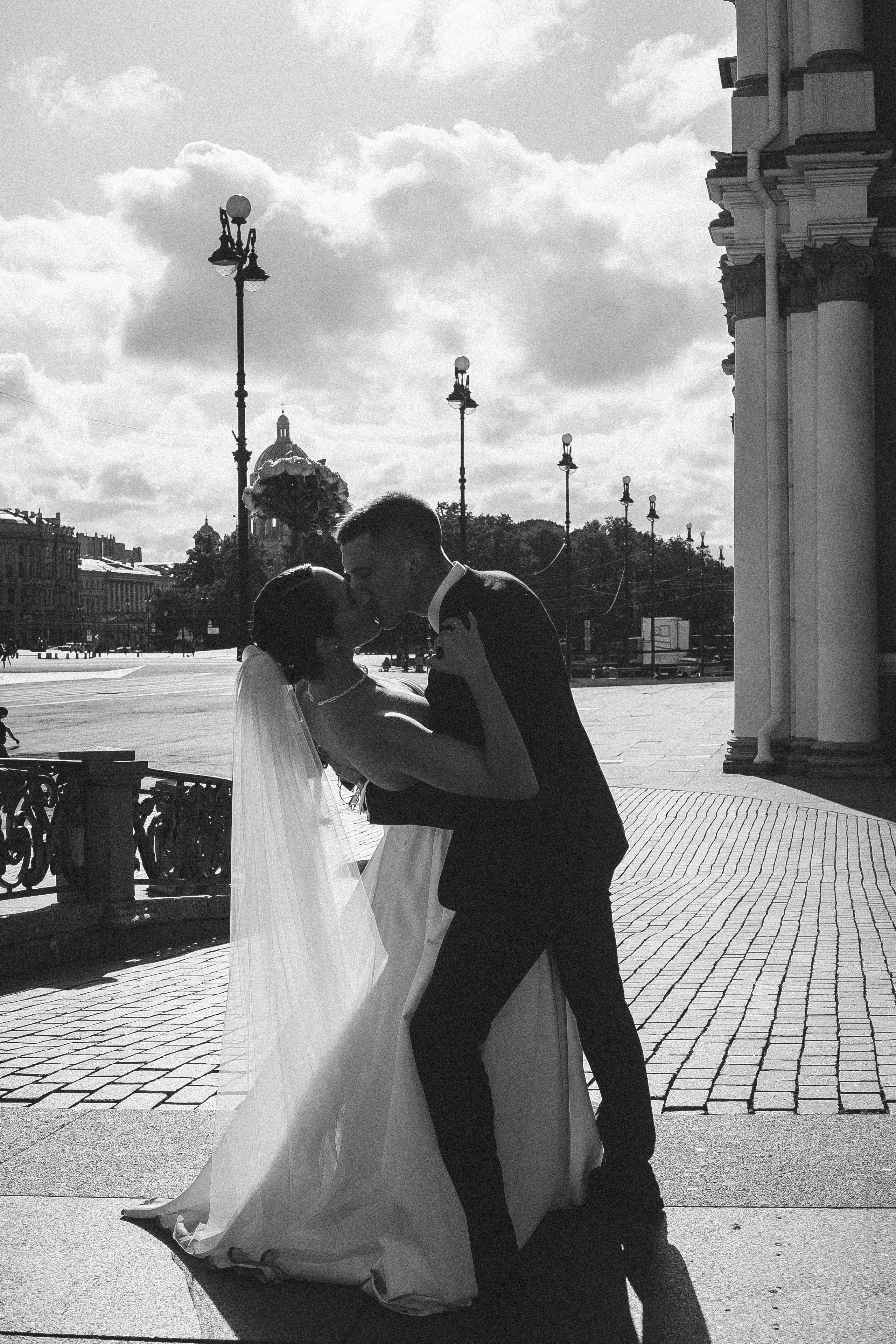 СВАДЕБНАЯ ПРОГУЛКА В САНТК-ПЕТЕРБУРГЕ (ИСАКИЕВСКИЙ СОБОР, ЗИМНЯЯ КАНАВКА, ЭРМИТАЖ И БОЛЬШАЯ МОРСКАЯ УЛИЦА). Профессиональный фотограф, Санкт-Петербург — Виктория Богомолова