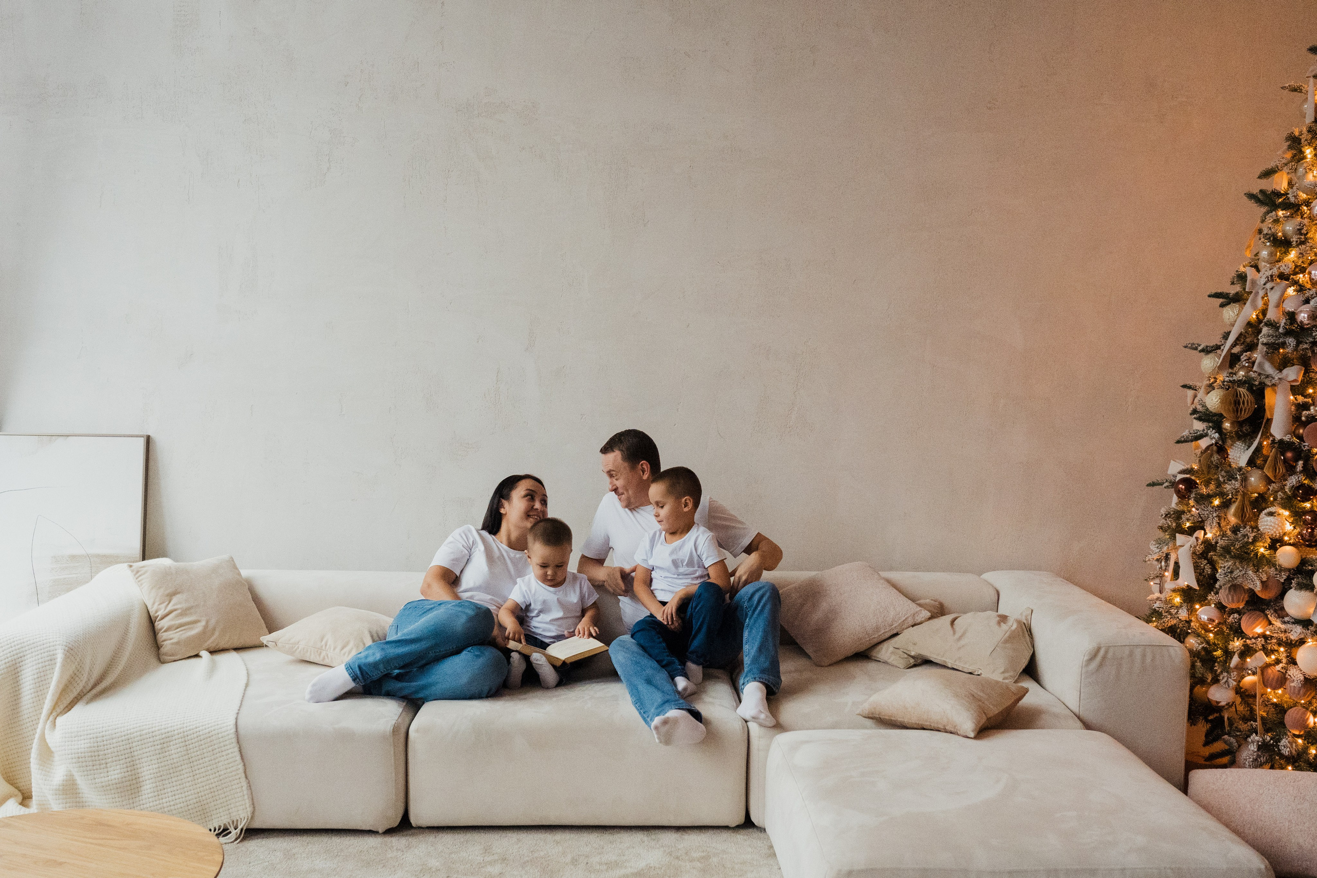 Семейная фотосессия в студии в Москве, семейный фотограф Анна Полушина. Свадебный фотограф в Москве Анна Полушина