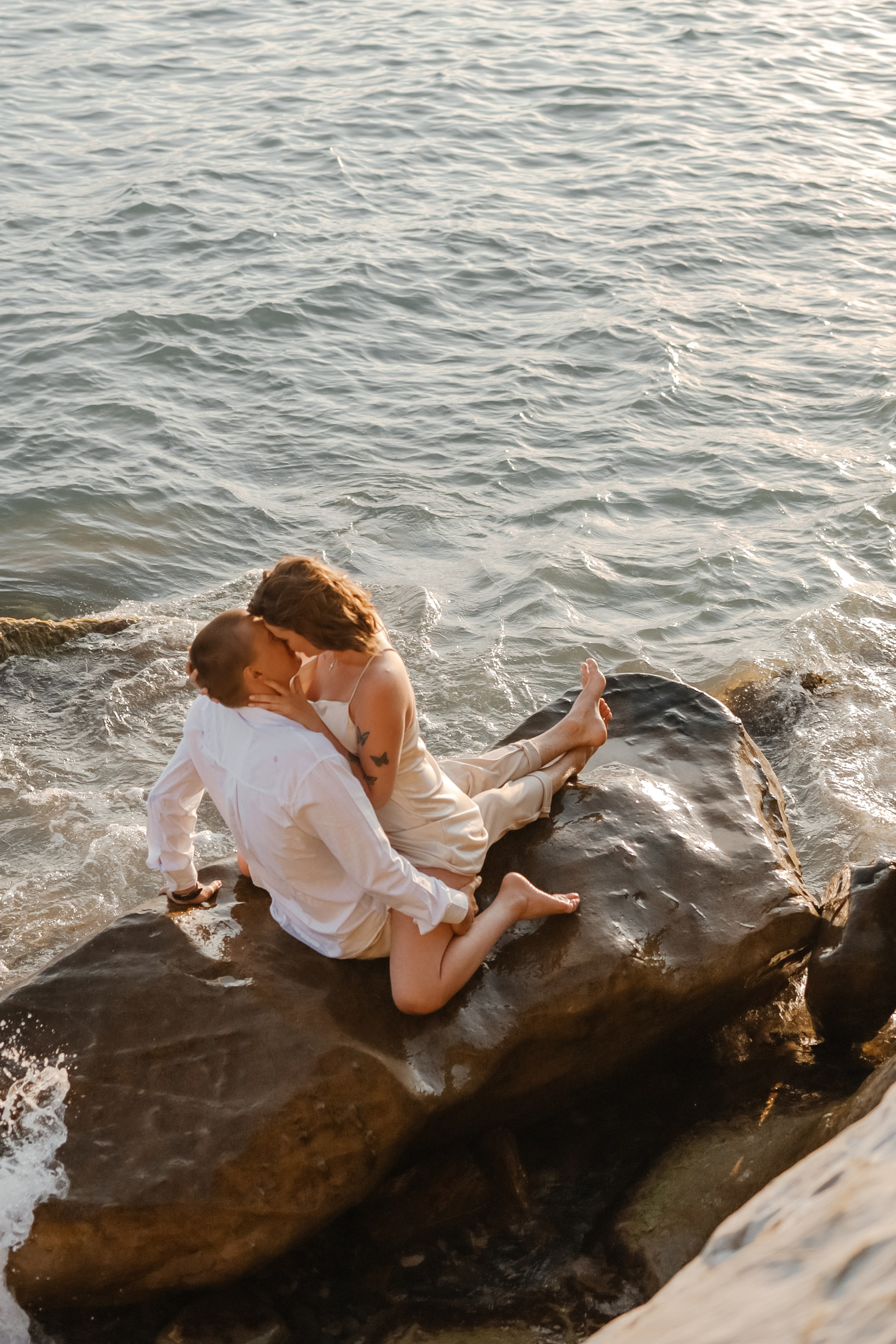 История любви на живописных скалах. Семейный и портретный фотограф в Геленджике Любовь Бодрова