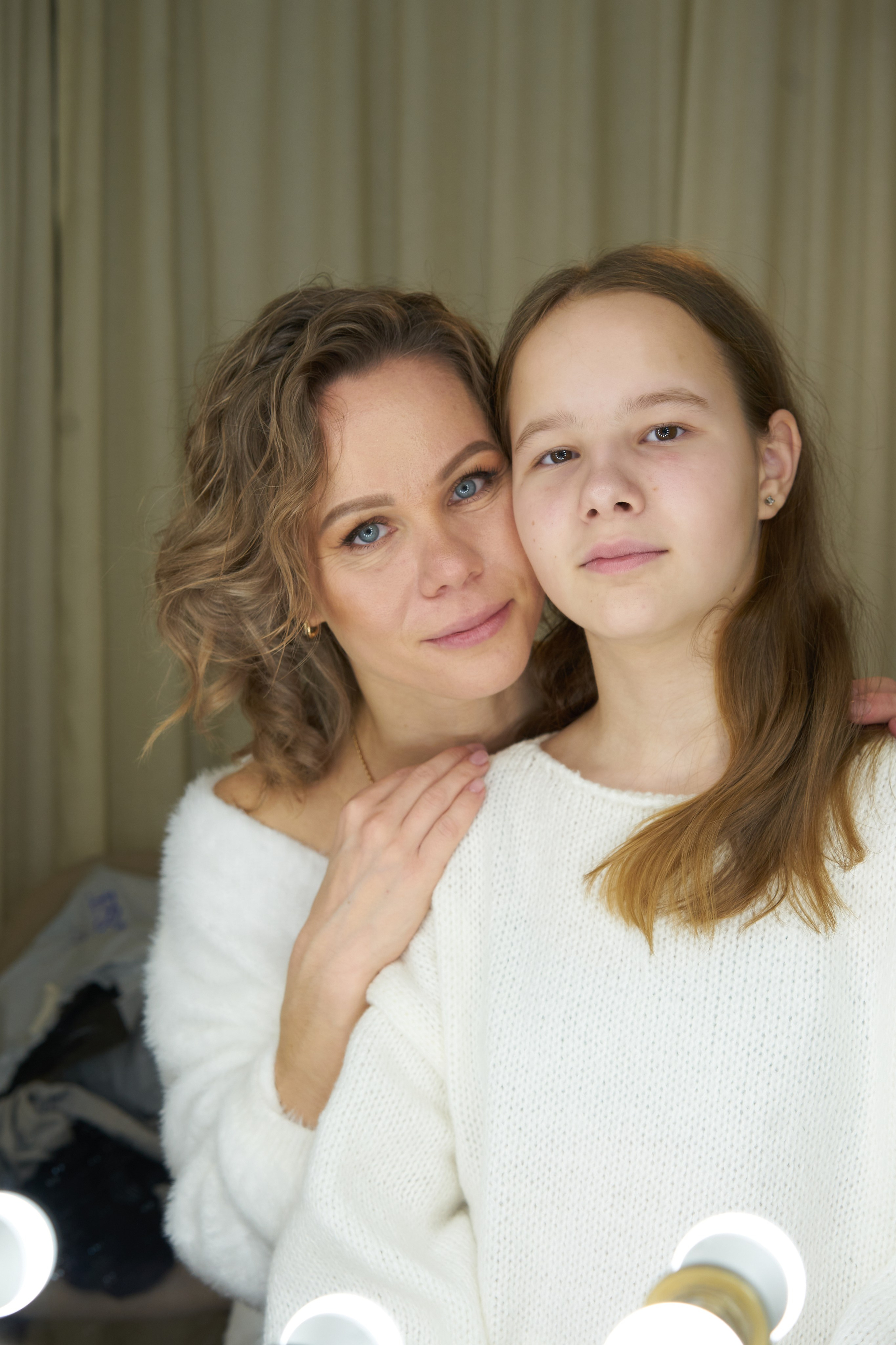 Семейная фотосессия в студии. Фотограф Екатеринбург Кокшарова Александра