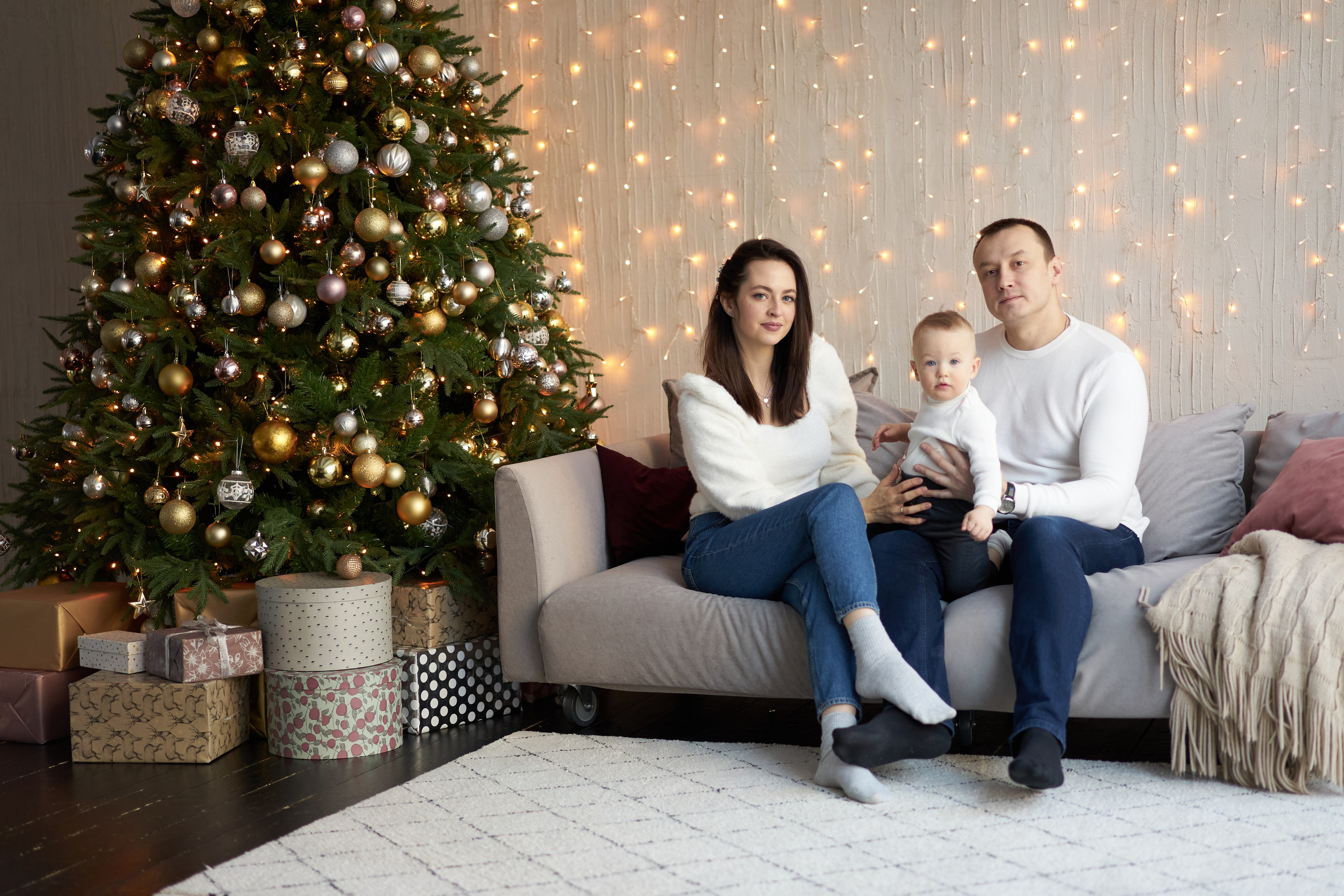 Семейная фотосессия в студии. Фотограф Екатеринбург Кокшарова Александра