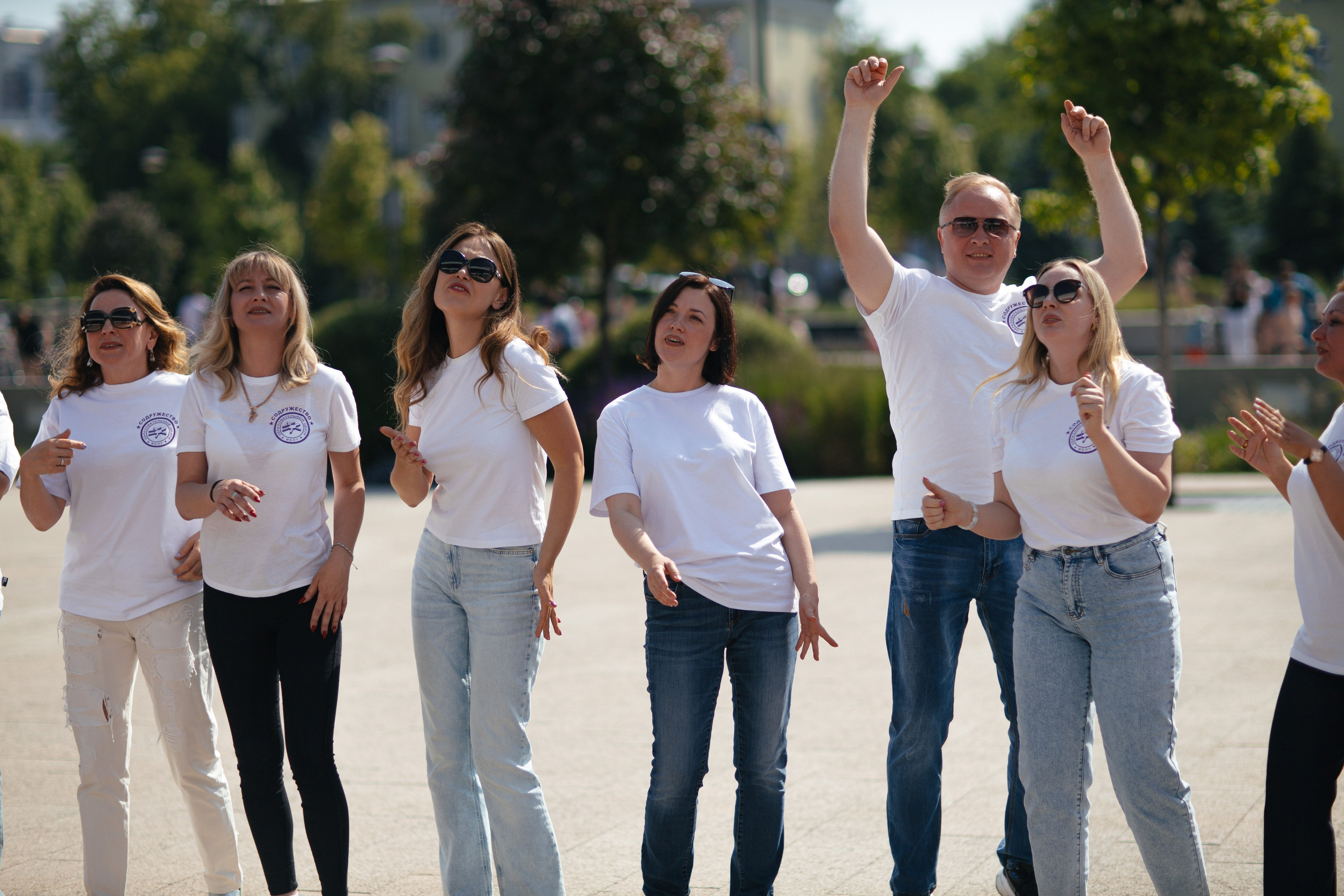 Репортажные фото съёмки клипа от родителей выпускникам. Свадебный фотограф в Воронеже Александр Работкин