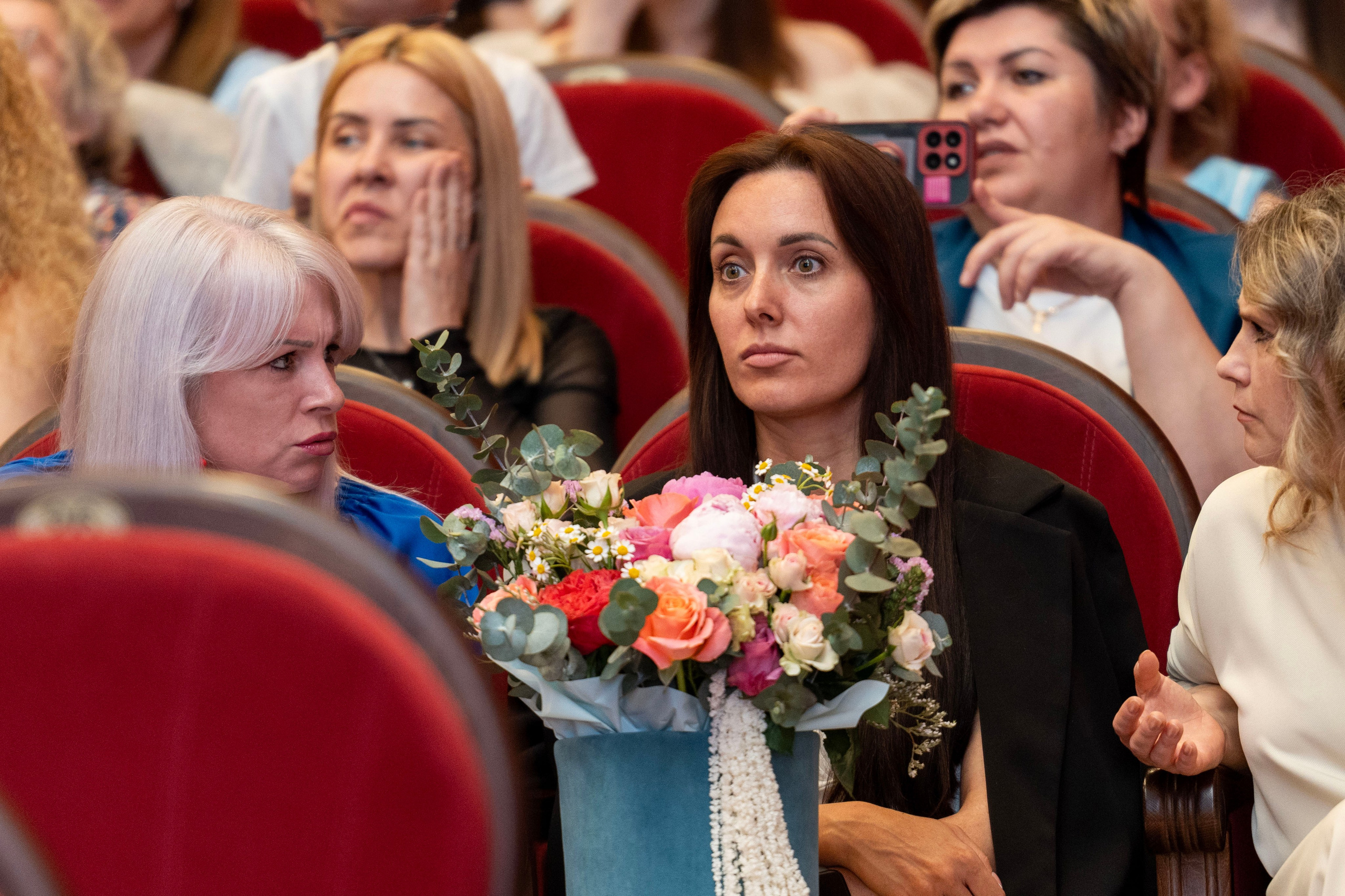 Выдача аттестатов 9 классы. Фотограф Юлия Попова