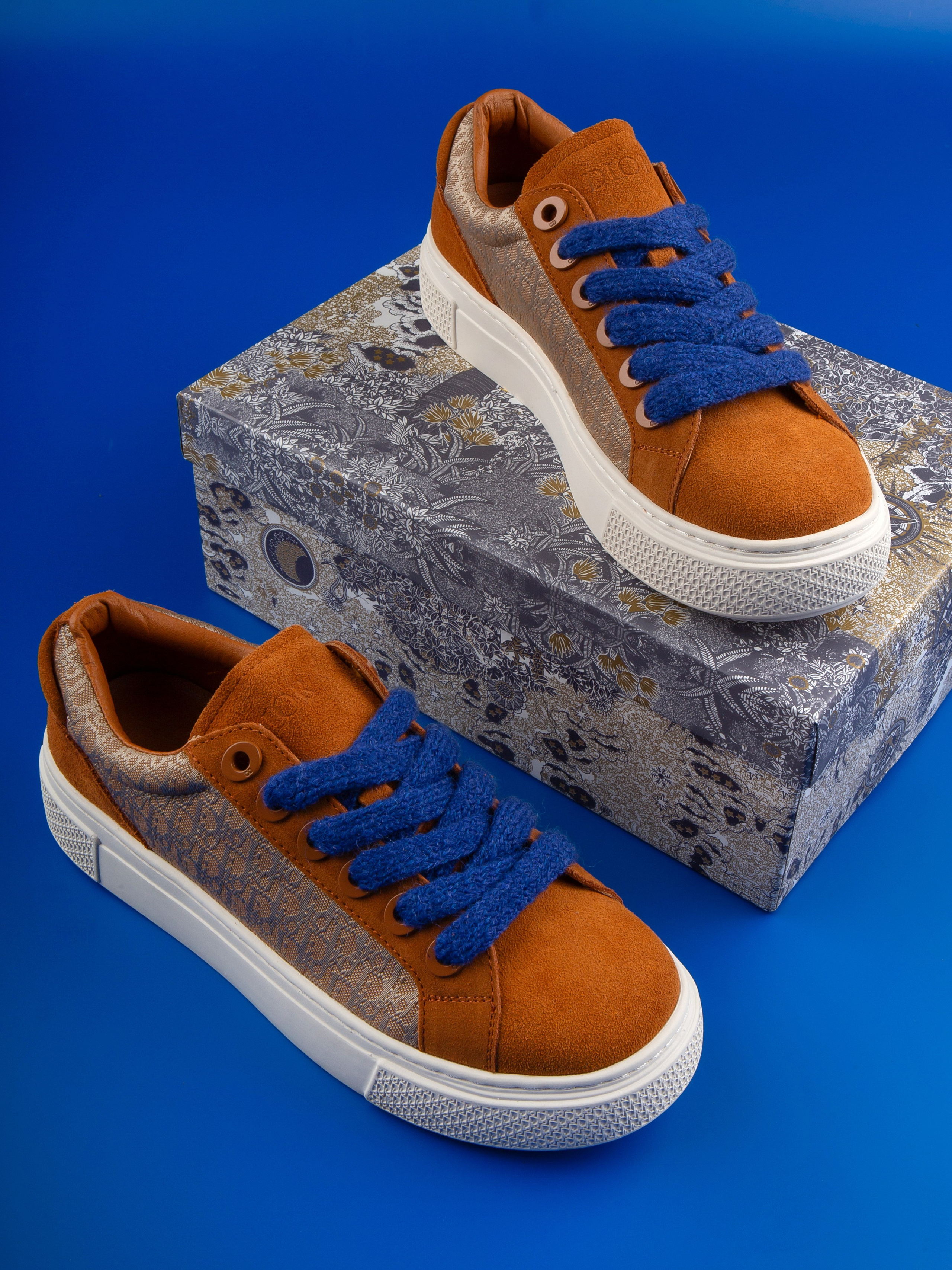 Обувь на цветных фонах. Фотограф Мария Кольцова