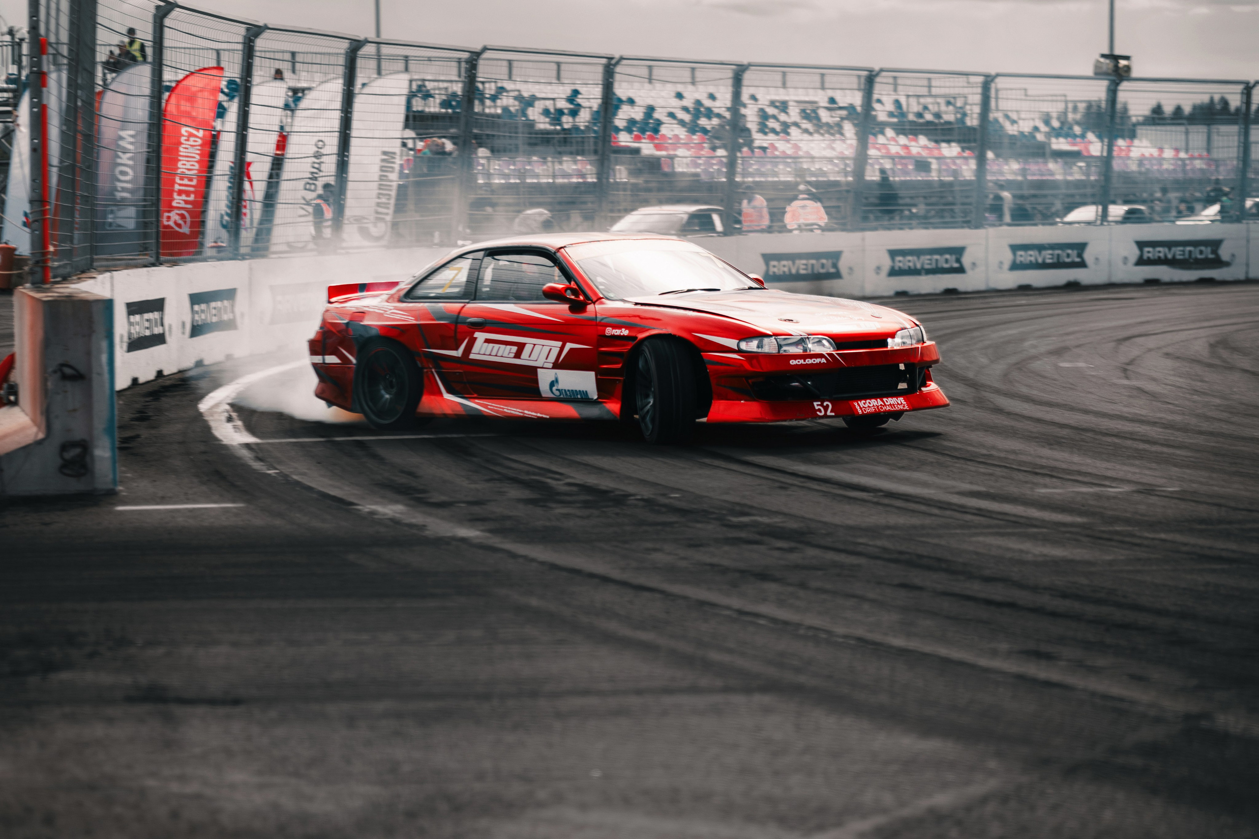 IDDC Этап 2: Бетонный Колизей и блогеры в деле