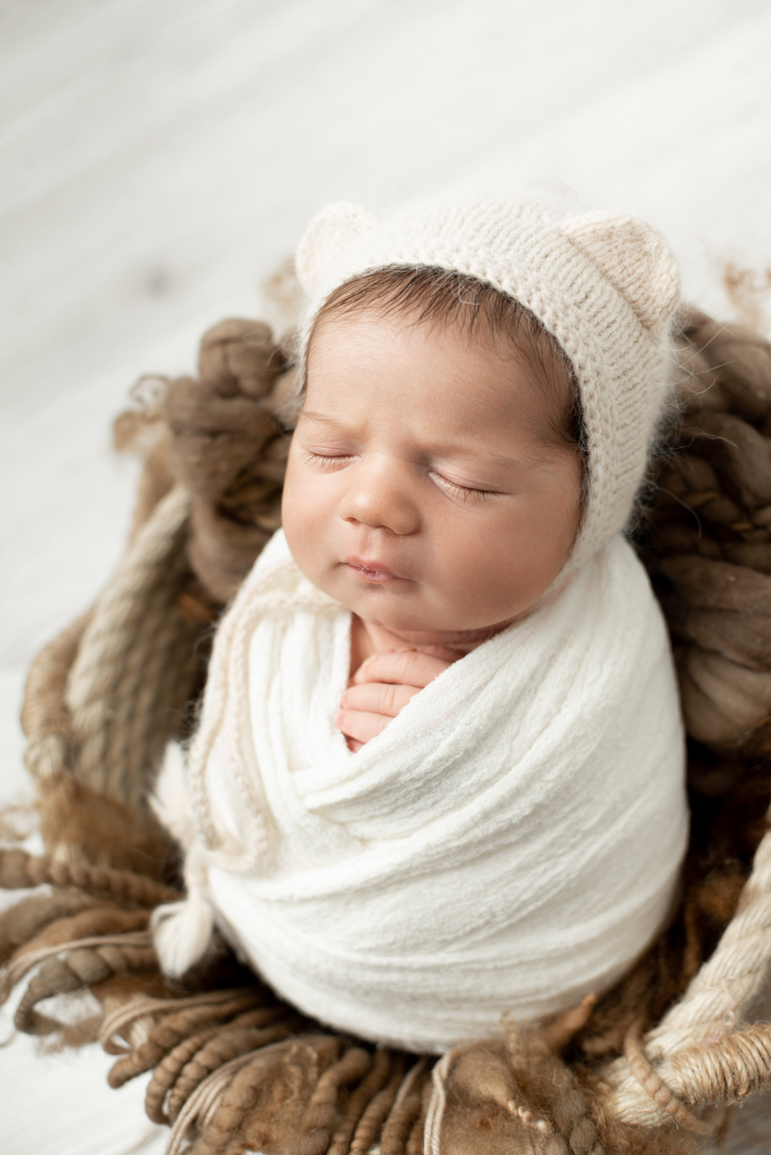 Ньюборн Крепыш малыш Эмиль. Фотограф новорожденных в Нижневартовске Лара Курдюкова