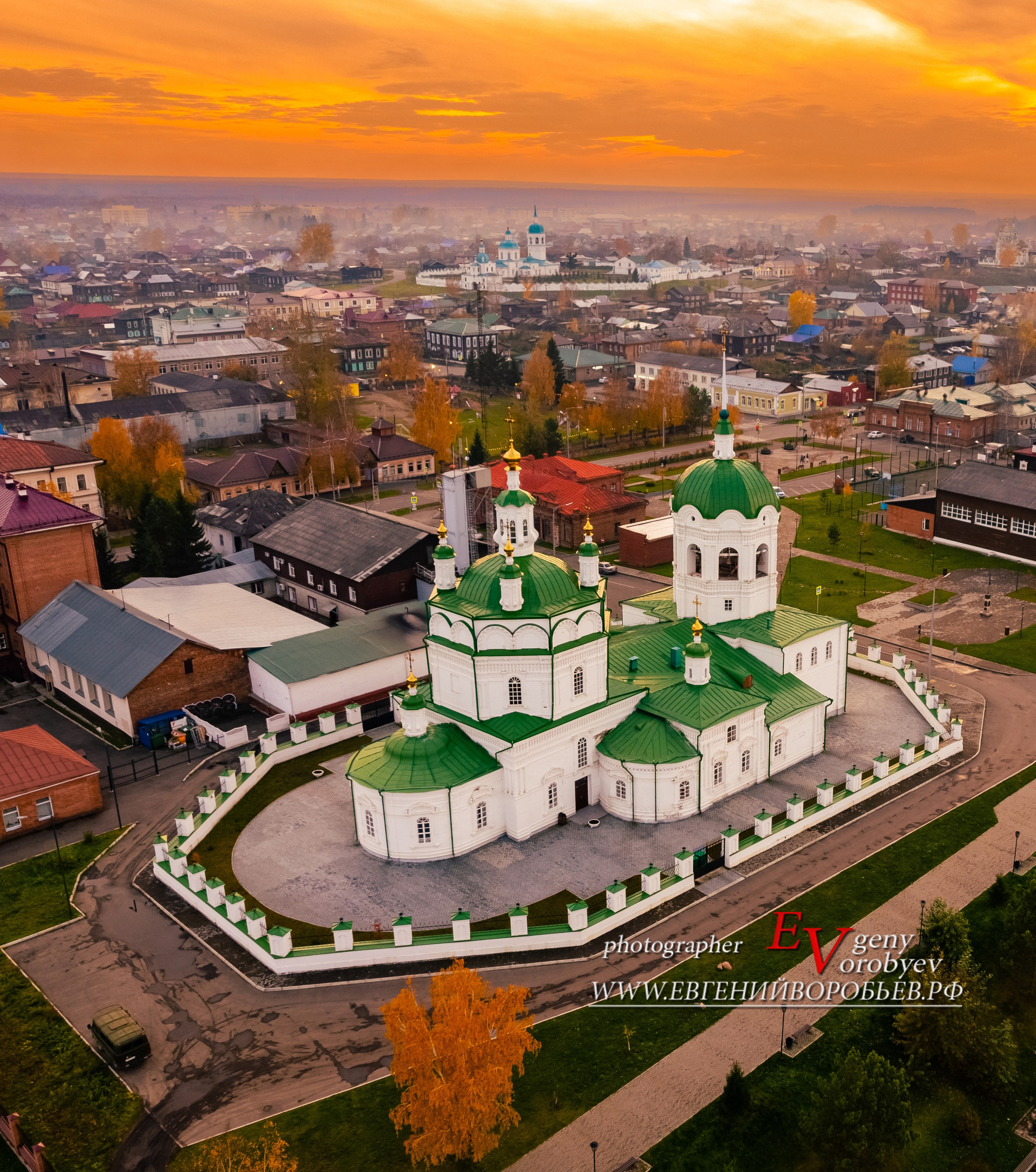экскурсии Енисейск Красноярск аренда микроавтобуса трансфер индивидуальный тур фото набережная дегустация сибирской кухни интересные места что посмотреть куда сходить что посетить достопримечательности в Енисейске  храм церковь монастырь фототур  цена заказать экскурсию программа маршрут смотровые площадки видовые красивые места путешествие туристический маршрут 