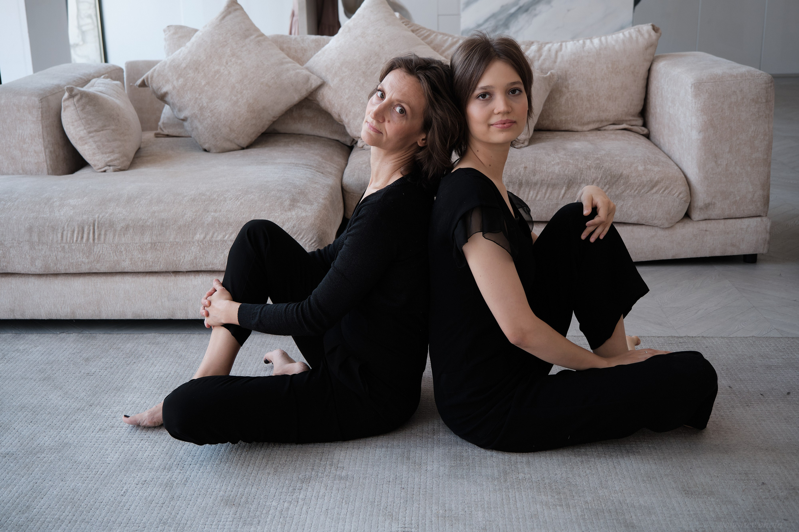 Мария и Устиния — трогательная семейная фотосессия мамы и дочки в студии в Москве. Портретный фотограф на новый год в Москве Виктория Колышева