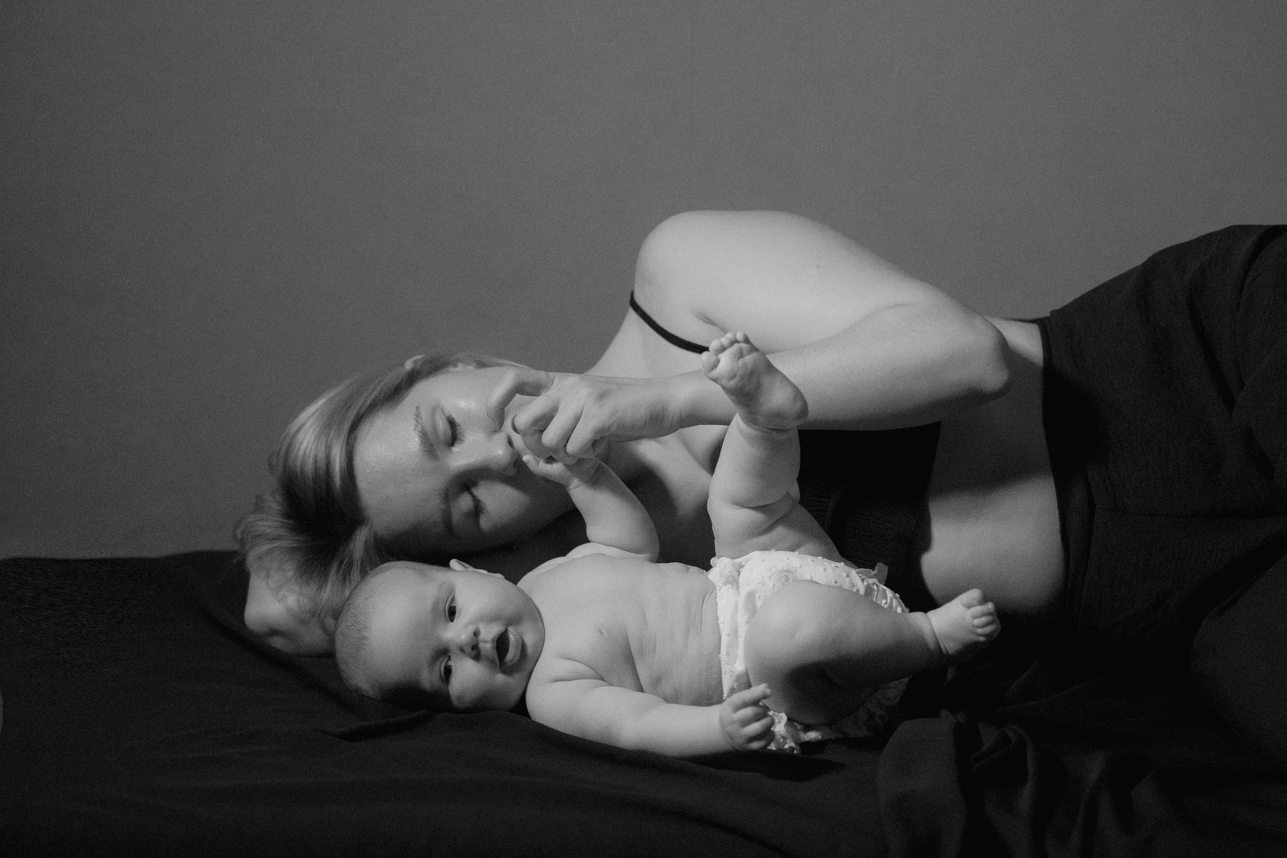 МИР (А) В ОБЪЯТИЯХ МАМЫ. Свадебный и семейный фотограф | Слоним, Гродно| Варя Режа́бек