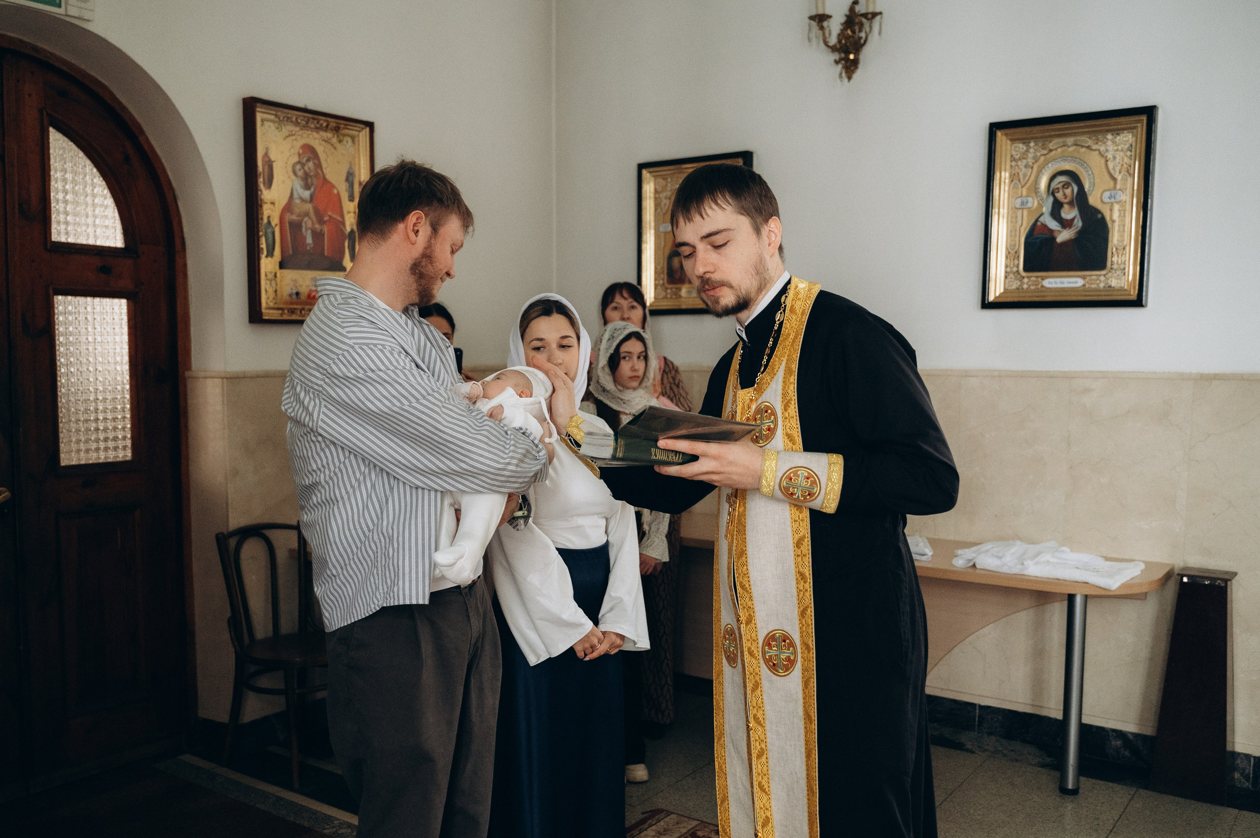 Крещение Артура (Храм Марии Магдалины). Семейный фотограф в Минске Дарья Дреко