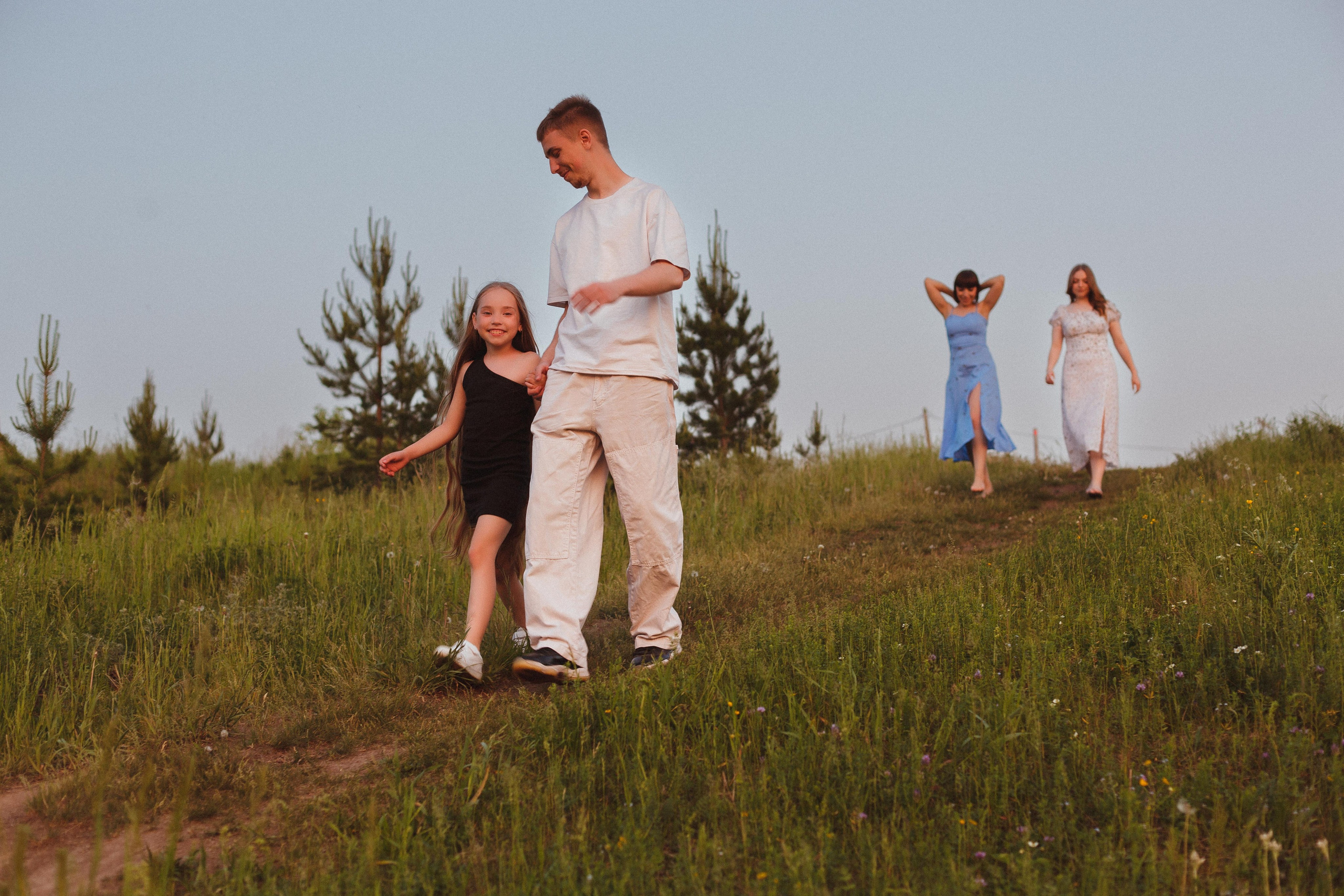 Семейная прогулка на закате. Семейный и детский фотограф в Сухом Логу Ольга Кайгородова