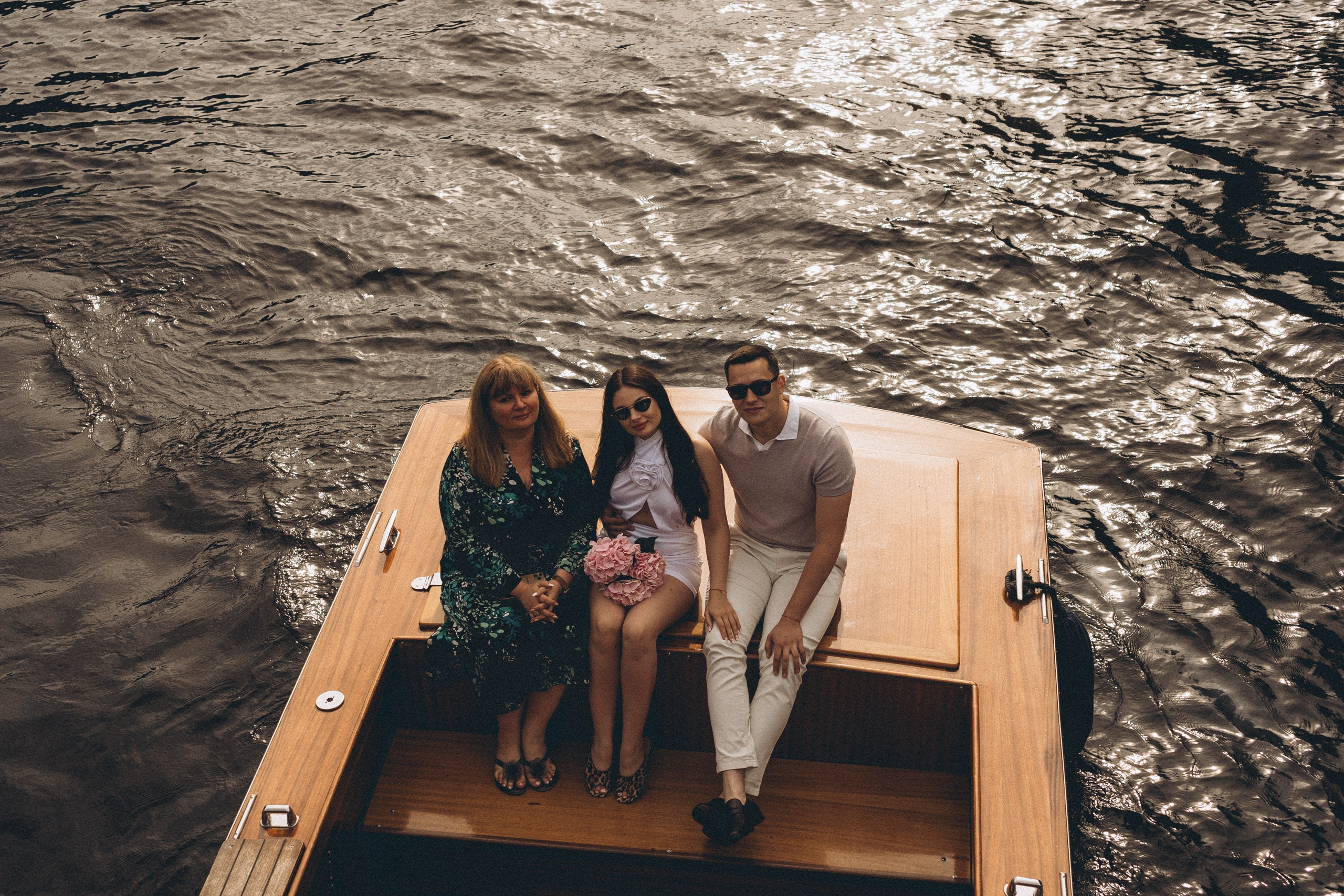 СВАДЕНБНАЯ СЬЕМКА НА КАТЕРЕ ПО КАНАЛАМ САНКТ-ПЕТЕРБУРГА И В АКВАТОРИИ НЕВЫ. Профессиональный фотограф, Санкт-Петербург — Виктория Богомолова