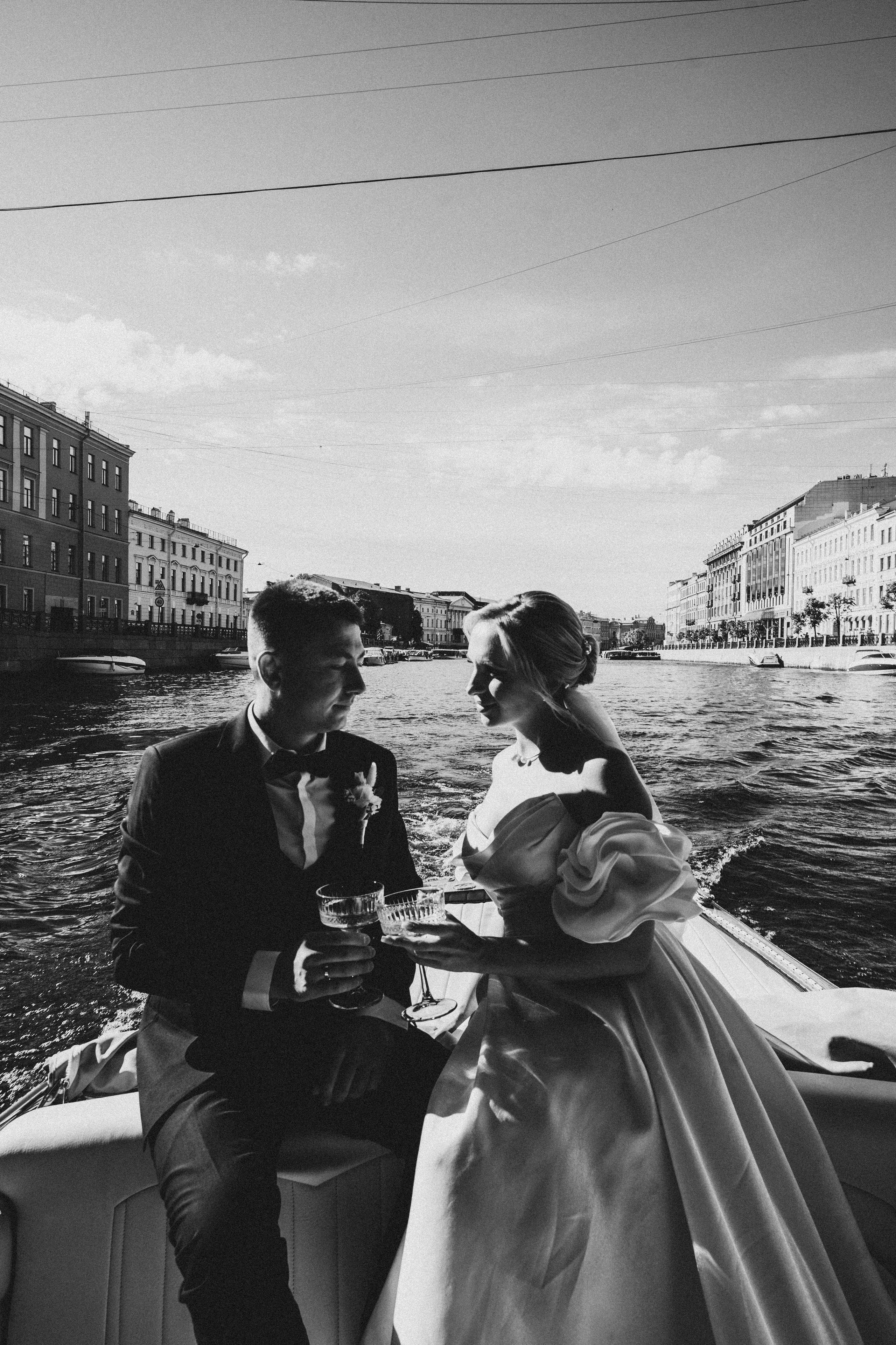 СВАДЕНБНАЯ СЬЕМКА НА КАТЕРЕ ПО КАНАЛАМ САНКТ-ПЕТЕРБУРГА И В АКВАТОРИИ НЕВЫ. Профессиональный фотограф, Санкт-Петербург — Виктория Богомолова