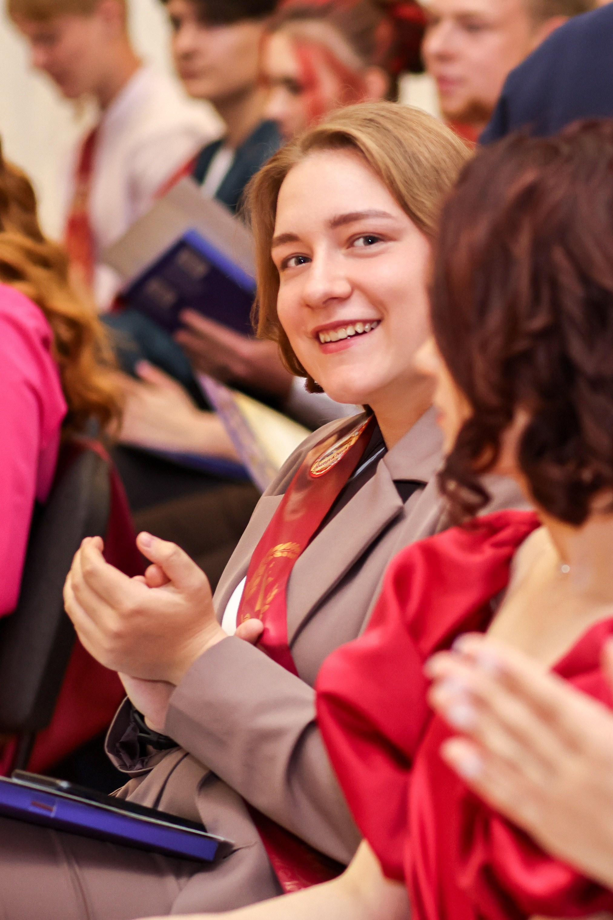 Вручение аттестатов. Школа № 7, выпускники 11 класса 2023 г. Студия выпускных альбомов Остров