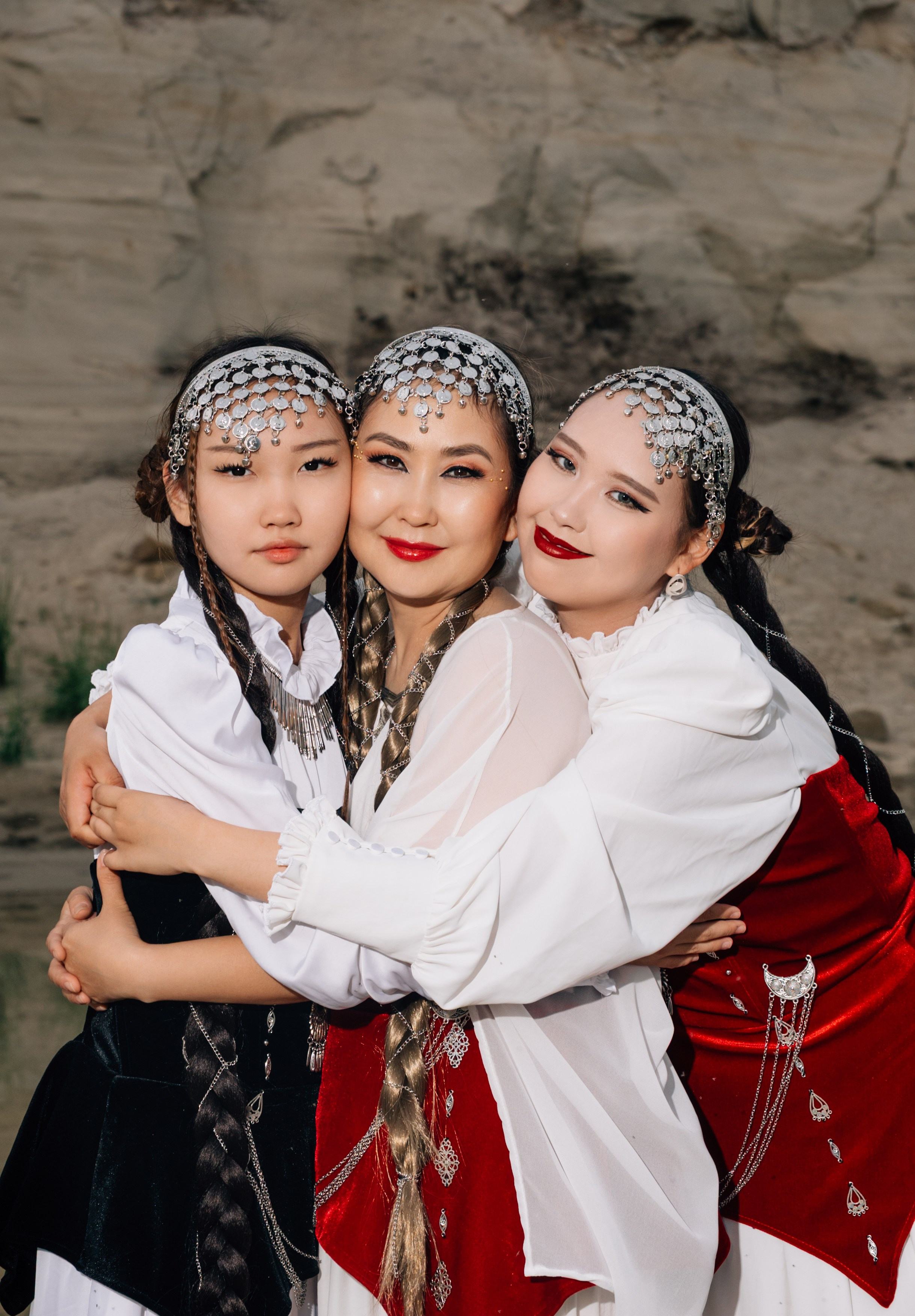 Семейная съемка в Ус Хатын, Семейная съемка на карьере. Фотограф Якутск Зоя Николаева