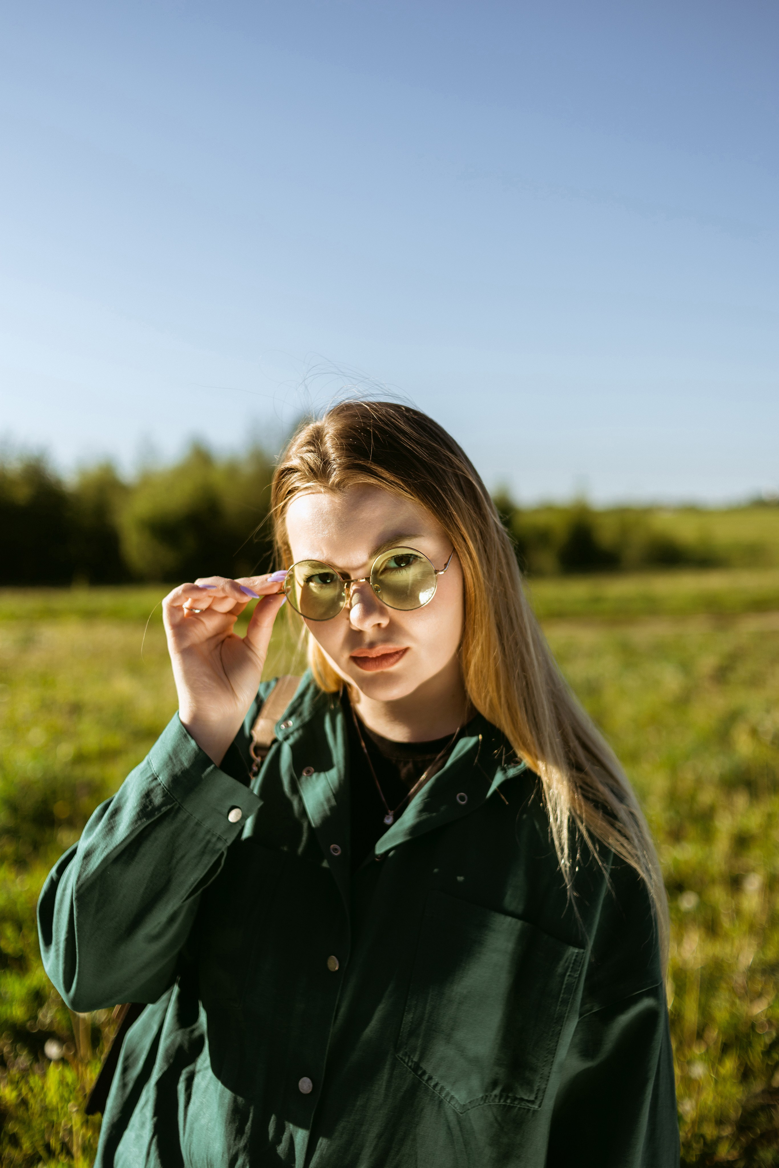 Женская фотосъёмка в одуванчиках. Фотограф Ногинск | Черноголовка Ева Быковских