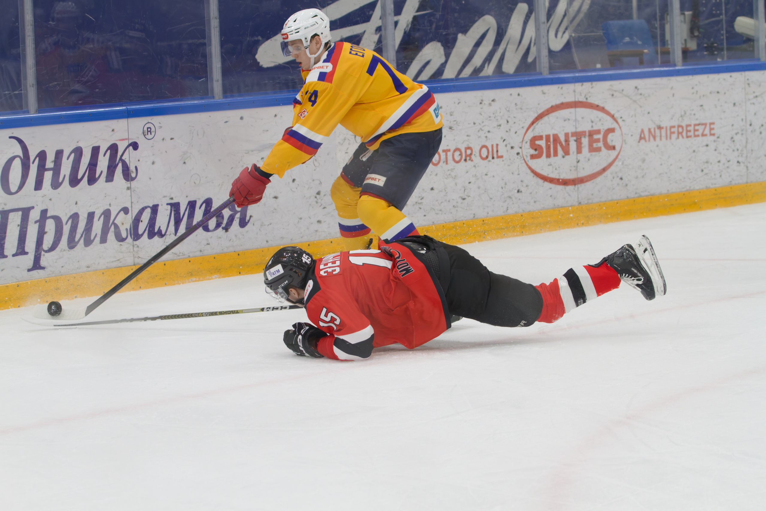 Хоккей. Молот-Химик 12.02.2025. Репортажный и спортивный фотограф в г. Пермь Зильберг Павел