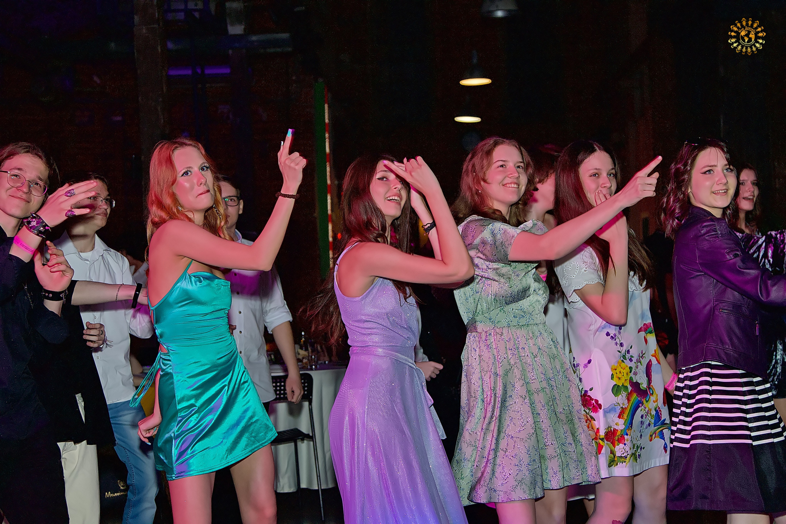 Выпускной 2023 (9-й класс, школа № 46). Loft Urban. Москва. Репортажная съемка в Москве и области. Анималистика