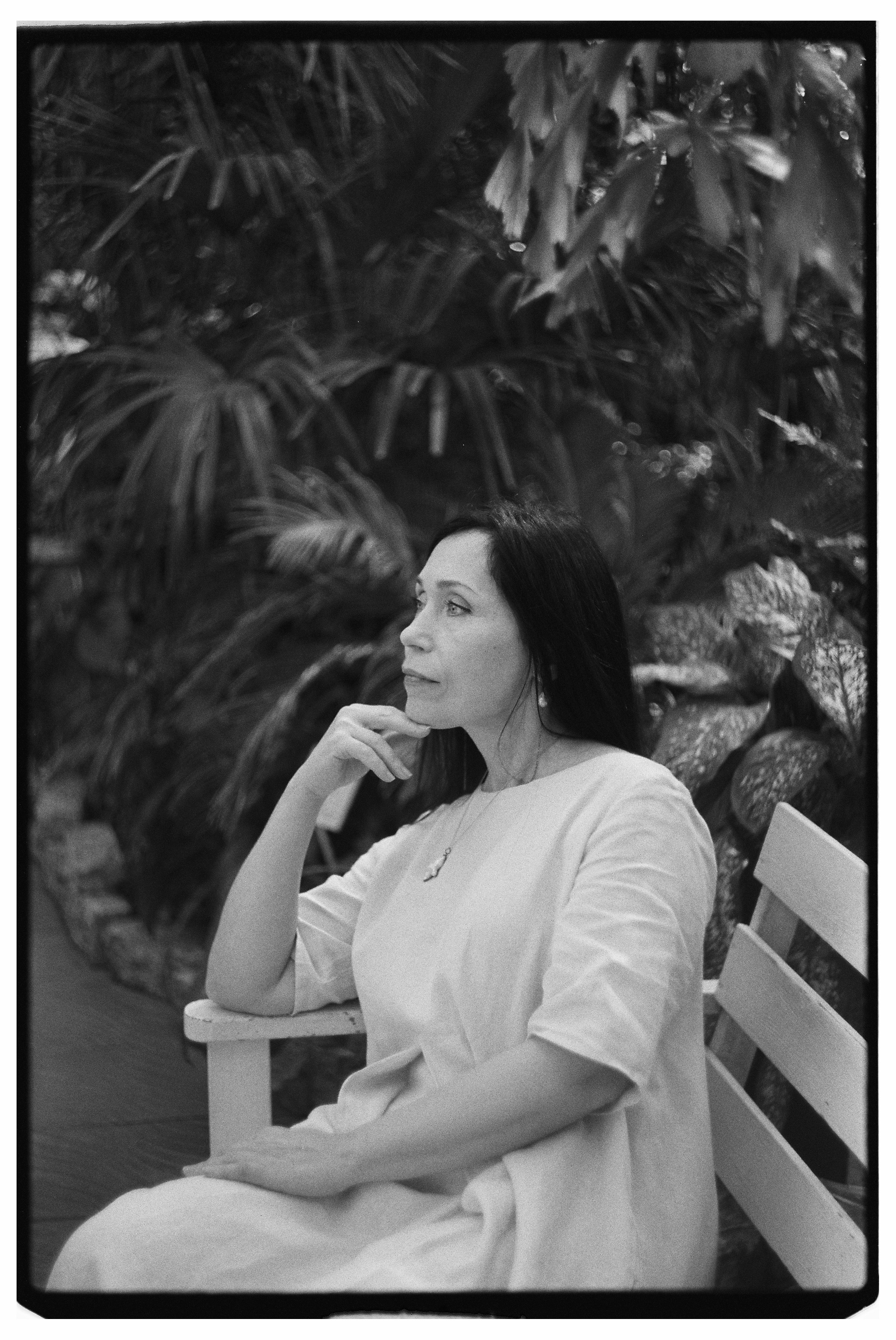 Портретная фотосессия на пленку в Оранжерее Таврического сада, СПб. Светлана Гопанюк. Портретный фотограф. Санкт-Петербург. СПб