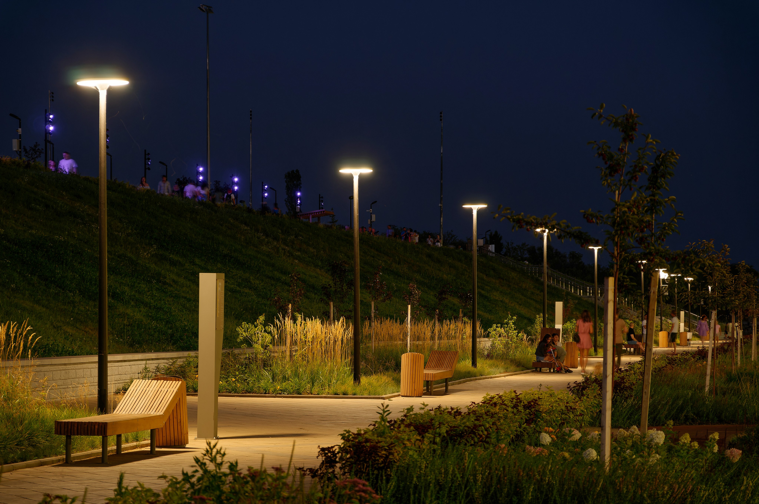 Уличное освещение/набережная. Фотограф Алексей Преображенский