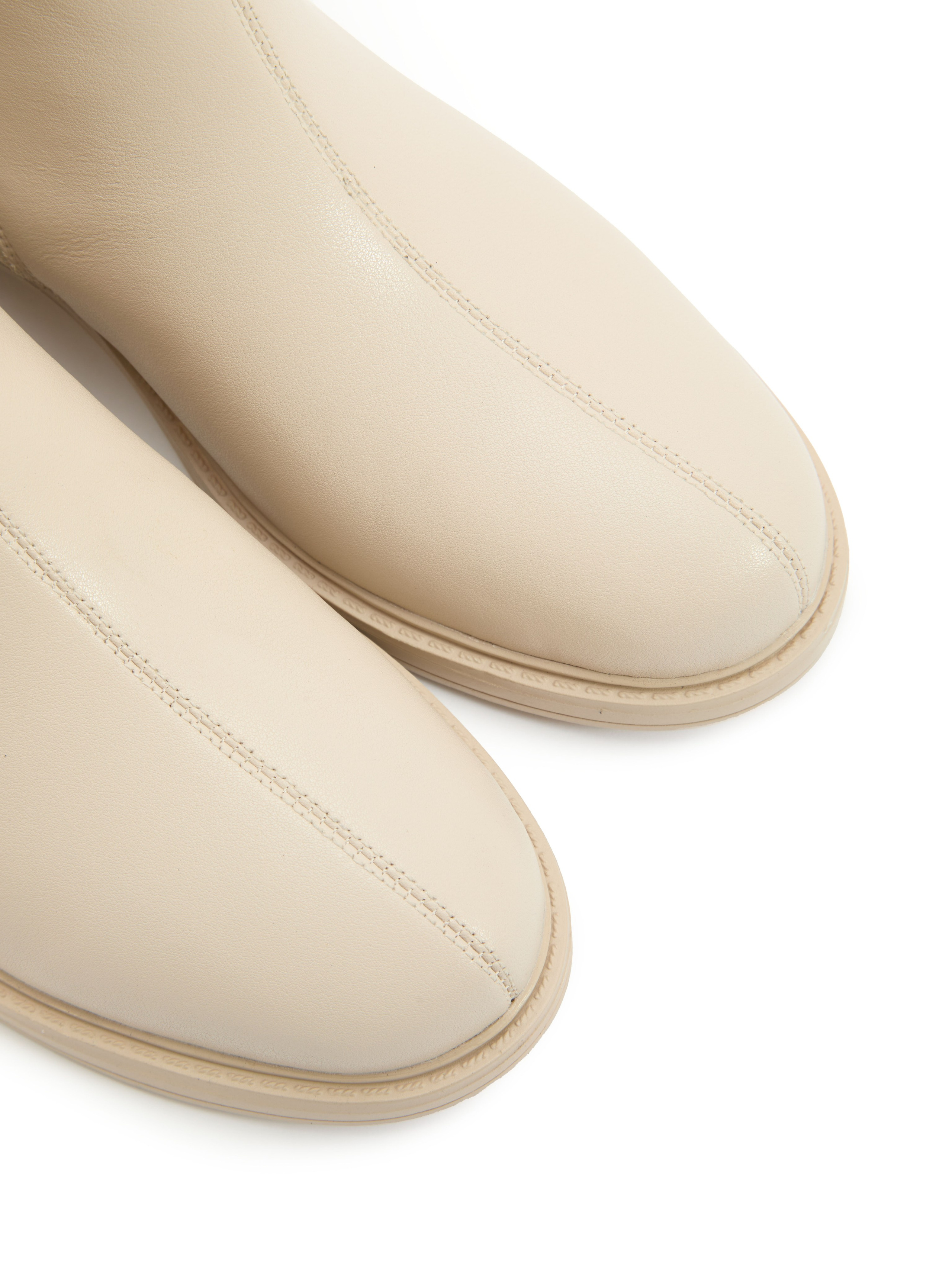 Каталожная фотография обуви. Фотограф в Москве Егор Гончаров