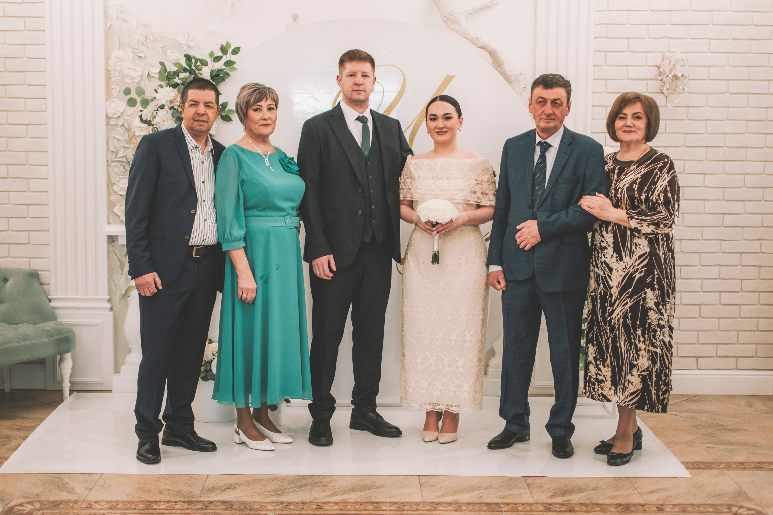 26.04.2025 (Фотосессия, роспись в Онии + фото с банкета). Семейный и свадебный фотограф Губкинский и Ставрополь