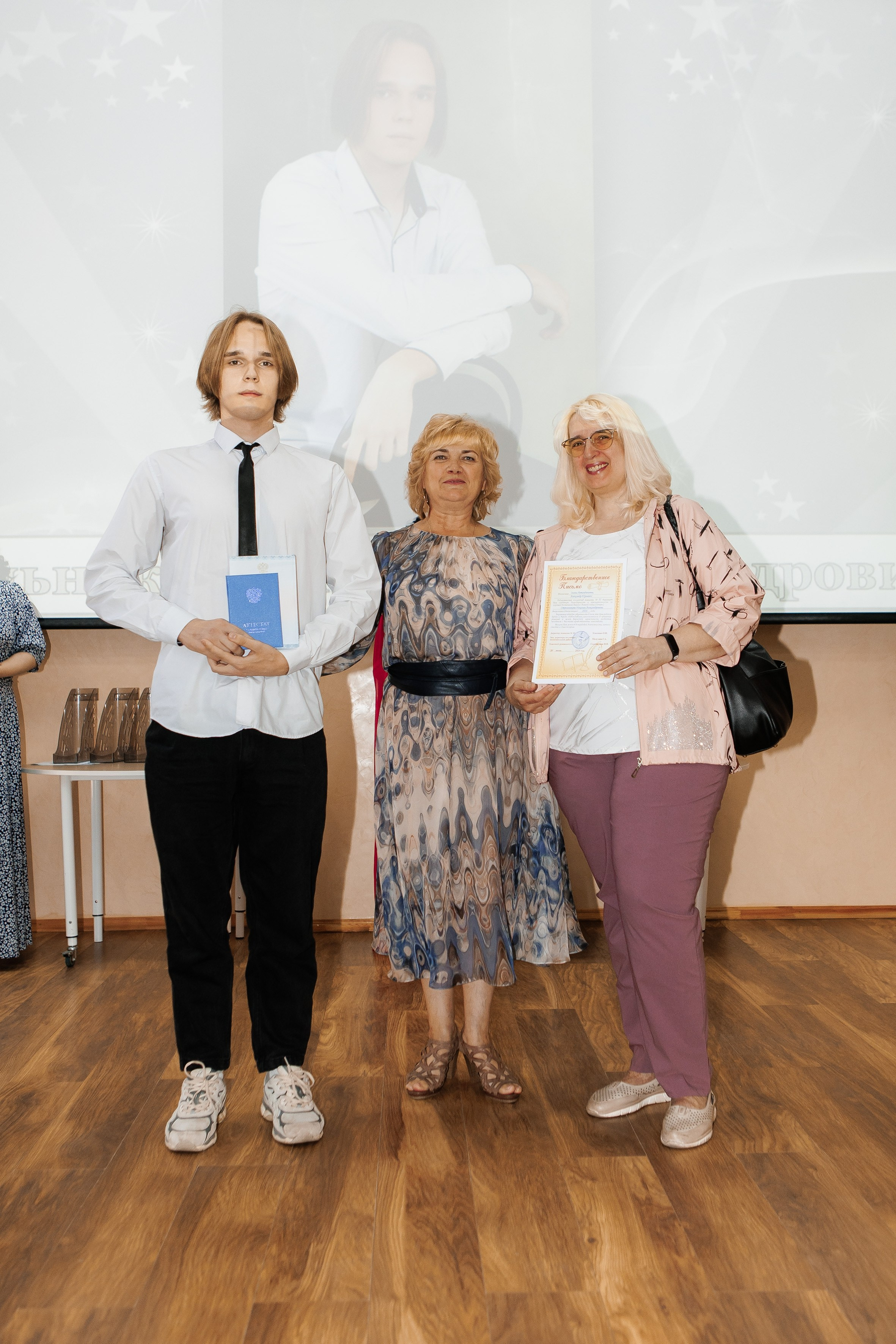 Выпускной Гимназия 12 2024 г. Свадебный и портретный Фотограф в Липецке Дмитрий Котюков