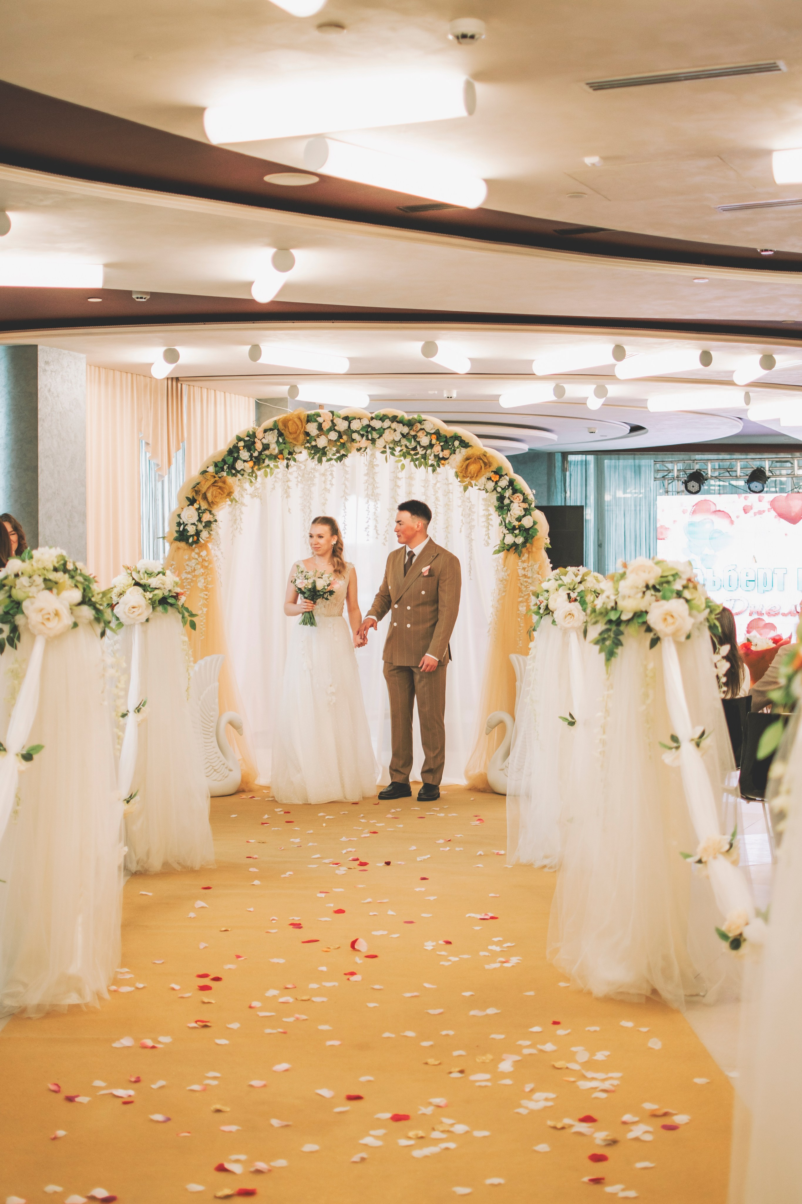 Альберт и Анастасия (Студийная фотосессия, роспись в ДК Нефтяник + фотосессия с гостями). Семейный и свадебный фотограф Губкинский и Ставрополь