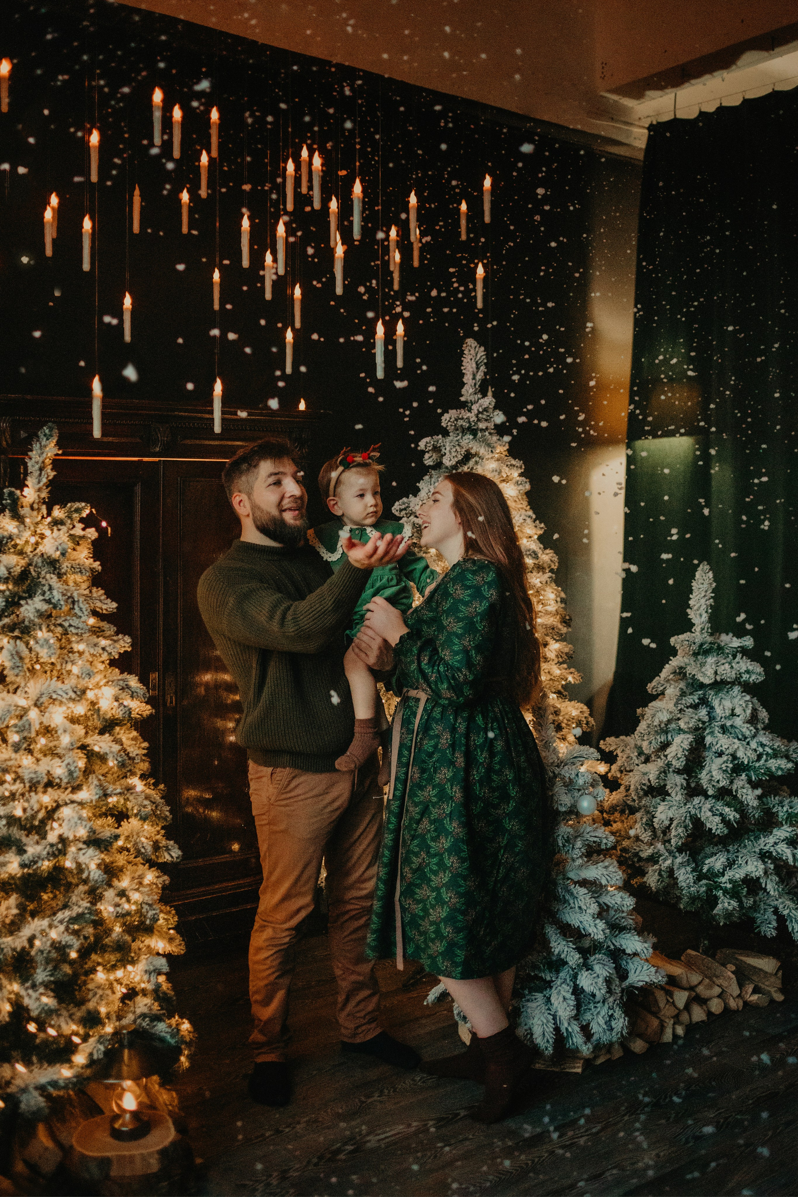 Семейные новогодние в темной студии 2024\2025. Фотограф в Краснодаре Евгения Михаевич