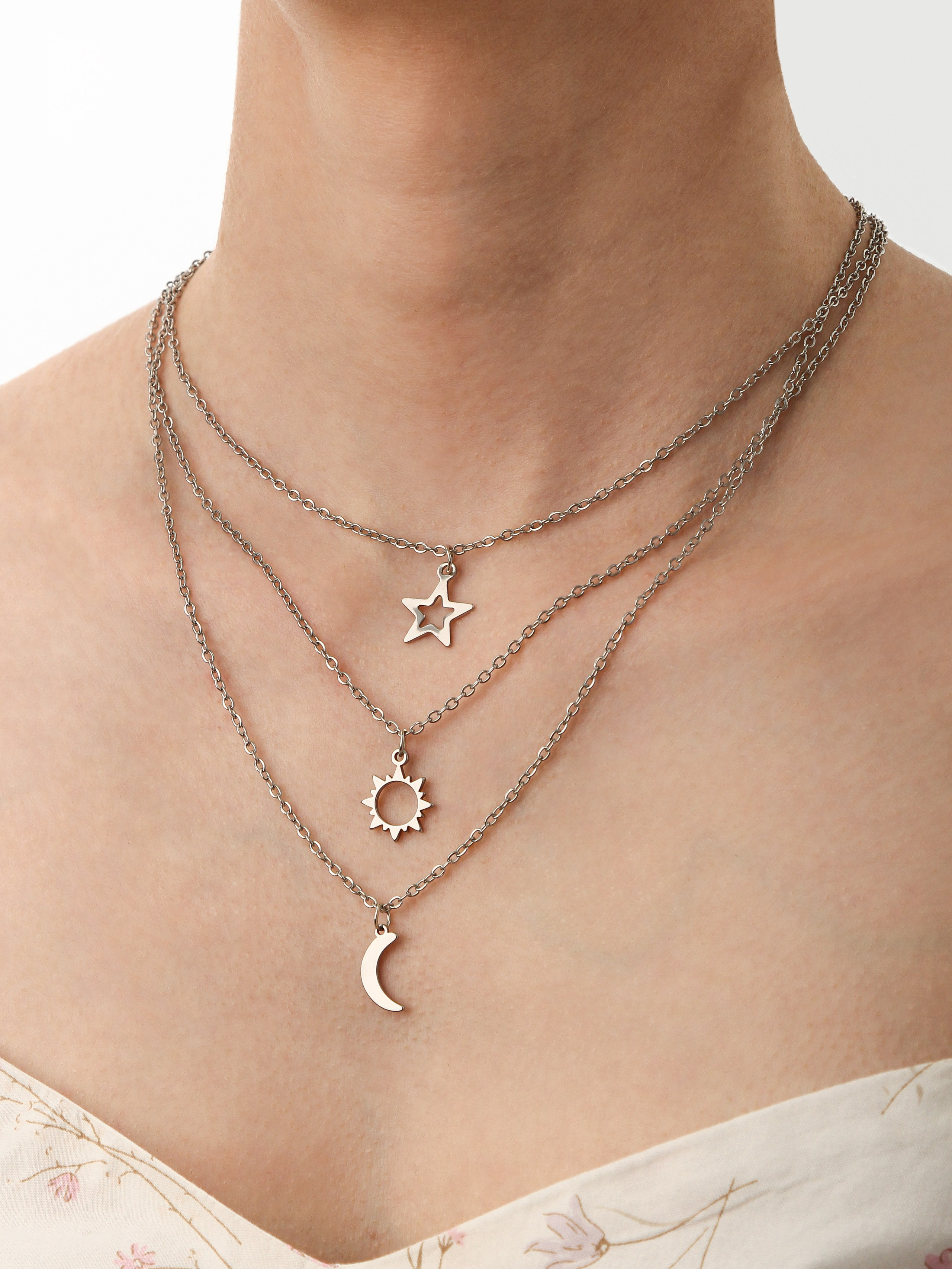 Съемка украшений на шее |Профессиональная ювелирная съемка Санкт-Петербург