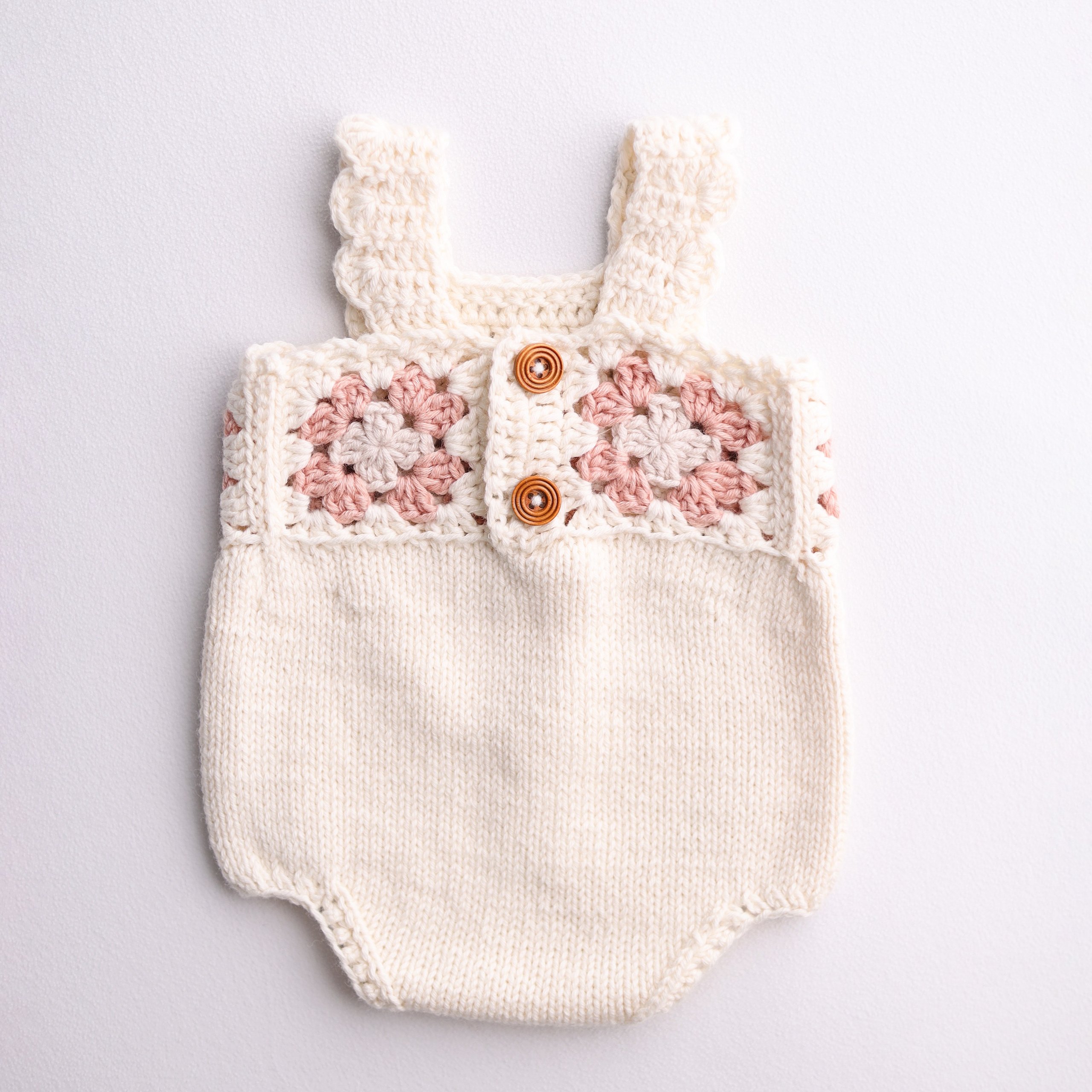 Каталог костюмов для новорожденных девочек. Фотограф новорожденных Москва. Ньюборн фотограф Москва