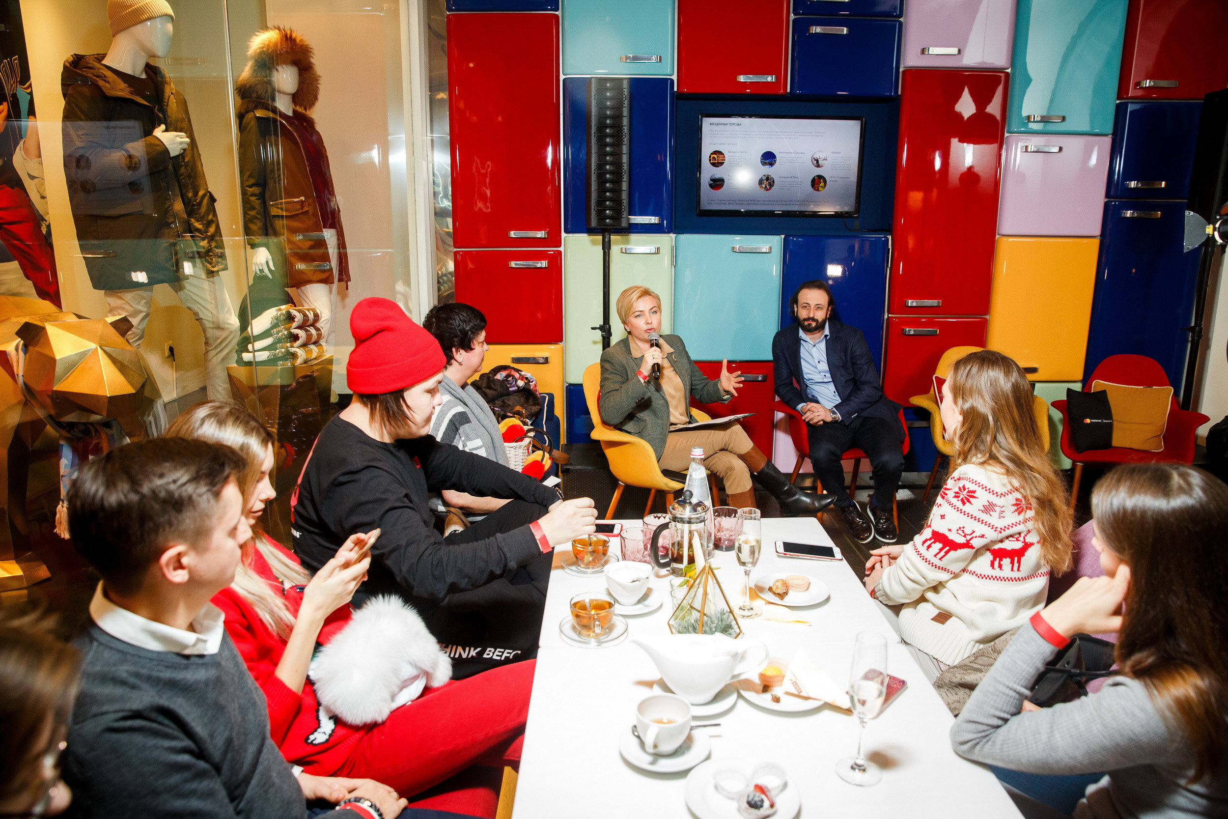 MasterCard Бесценные города на катке ГУМ. Фотограф Иван Недорез