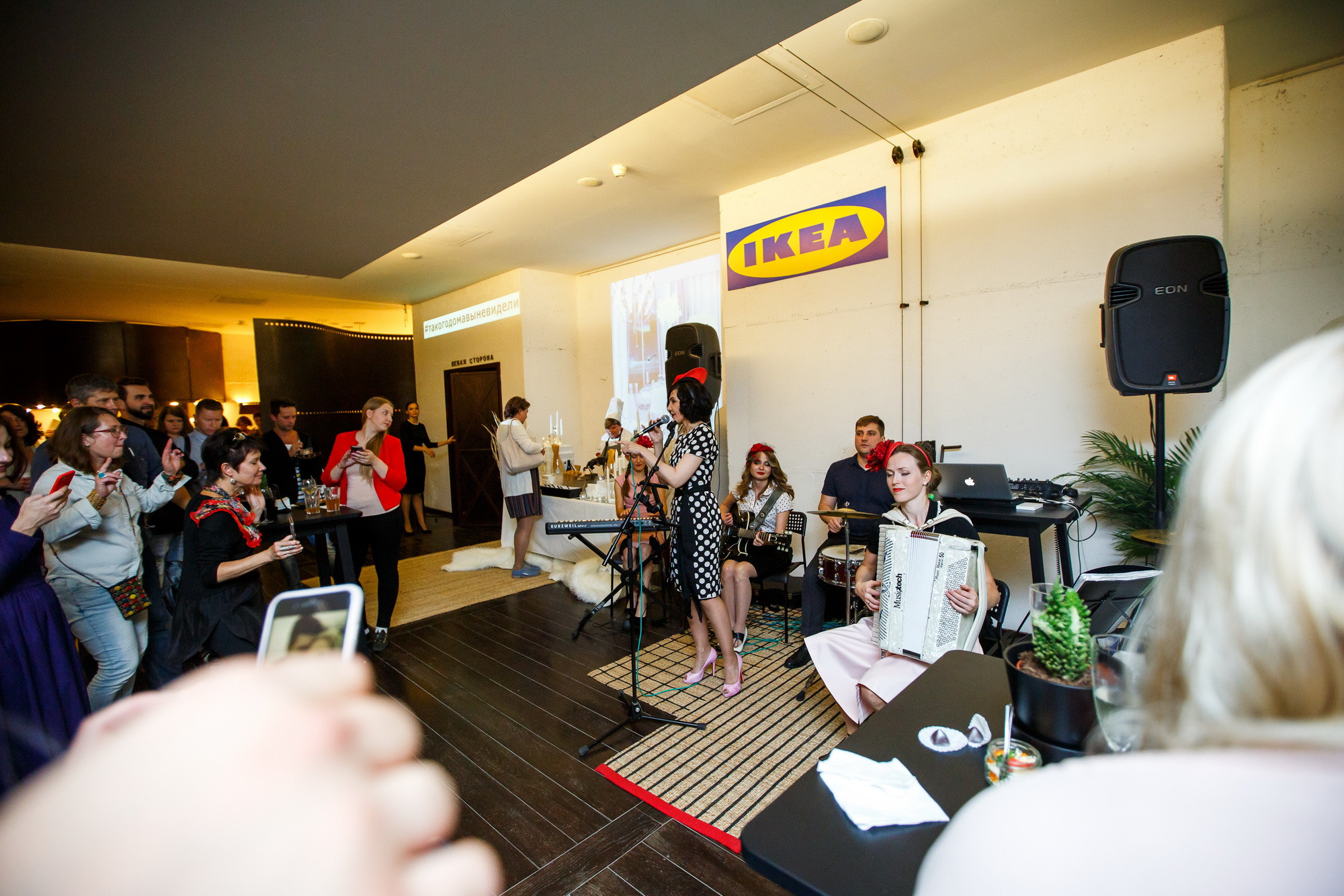 Презентация нового каталога IKEA 2018 в театре Современник. Фотограф Иван Недорез