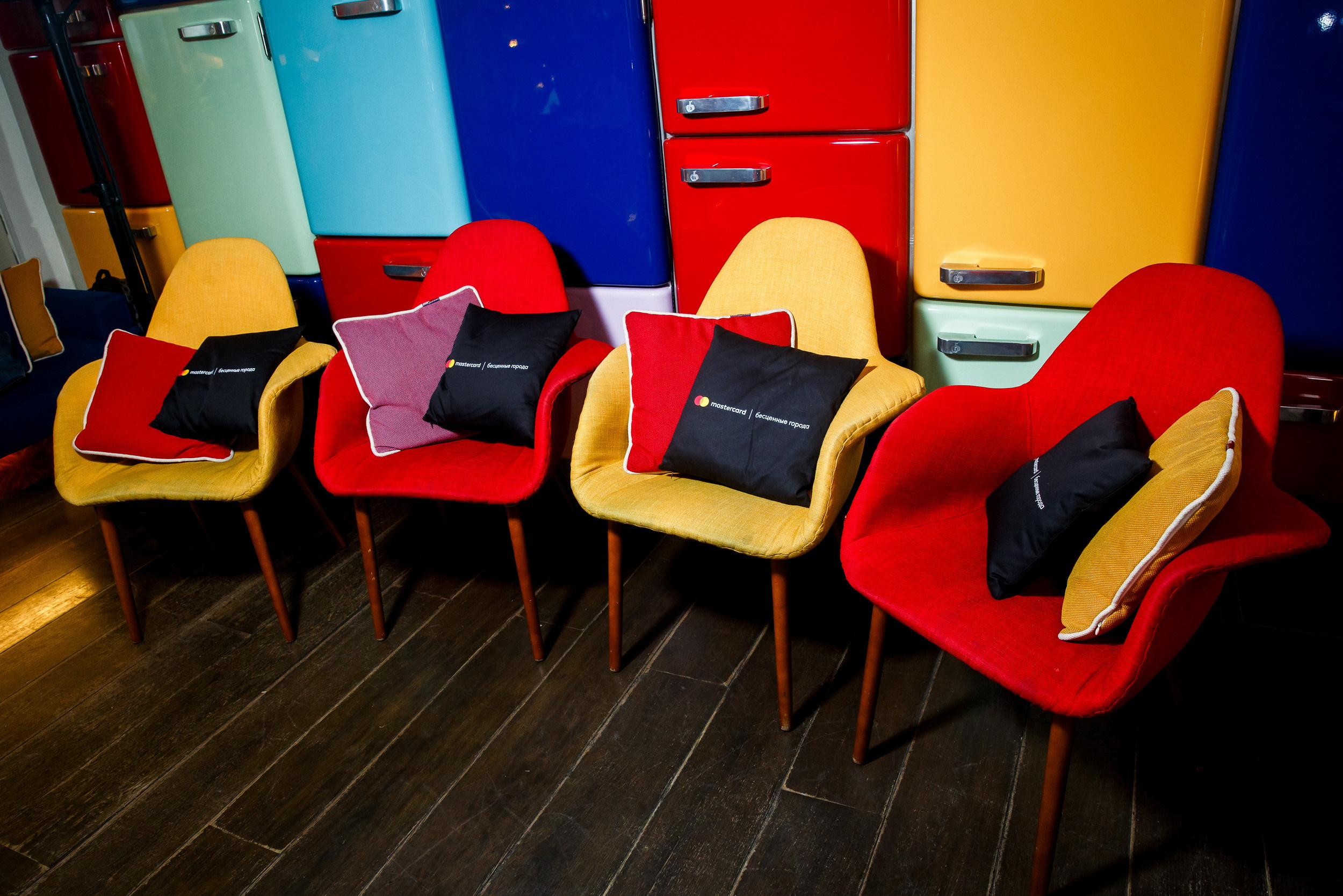 MasterCard Бесценные города на катке ГУМ. Фотограф Иван Недорез