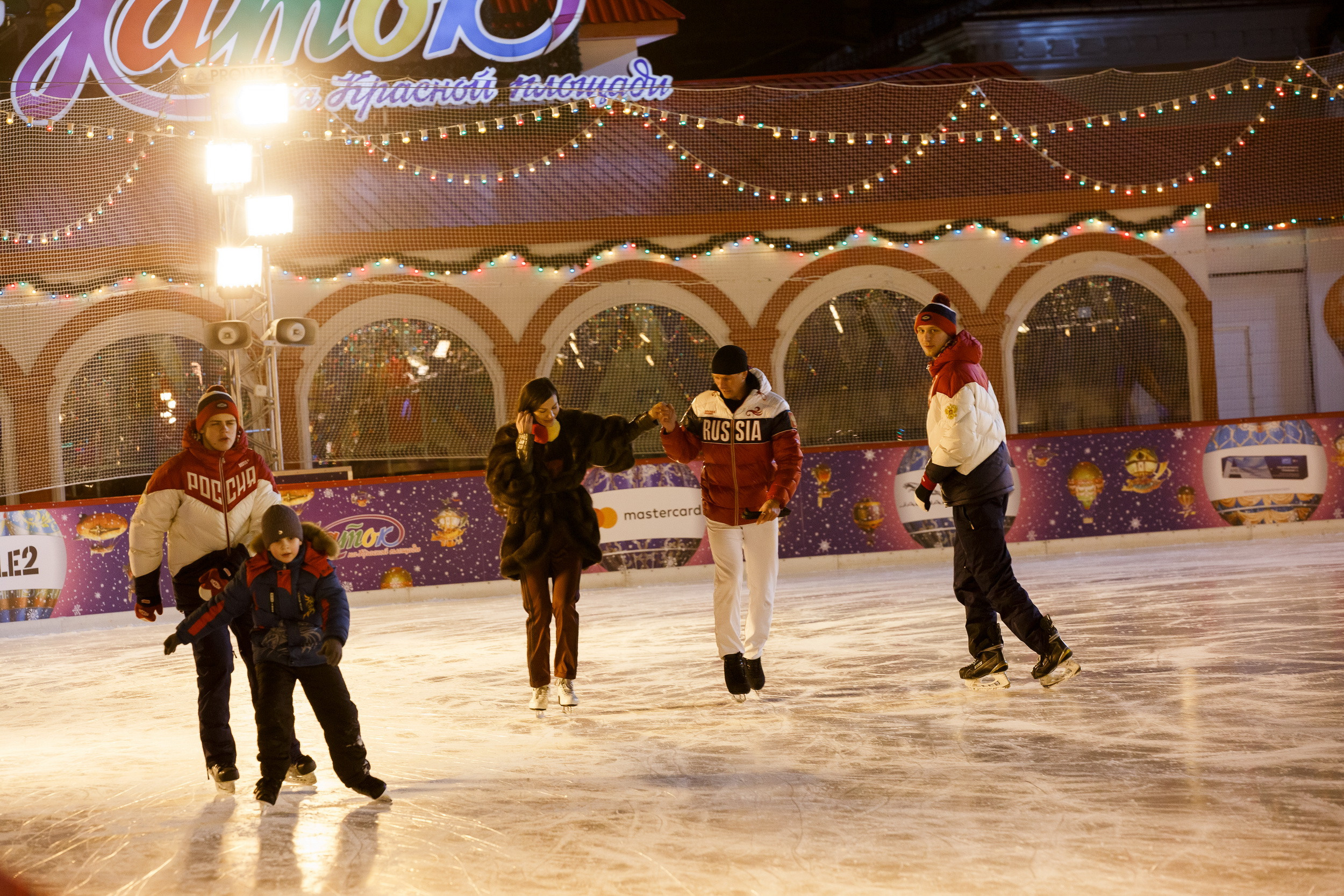 MasterCard Бесценные города на катке ГУМ. Фотограф Иван Недорез