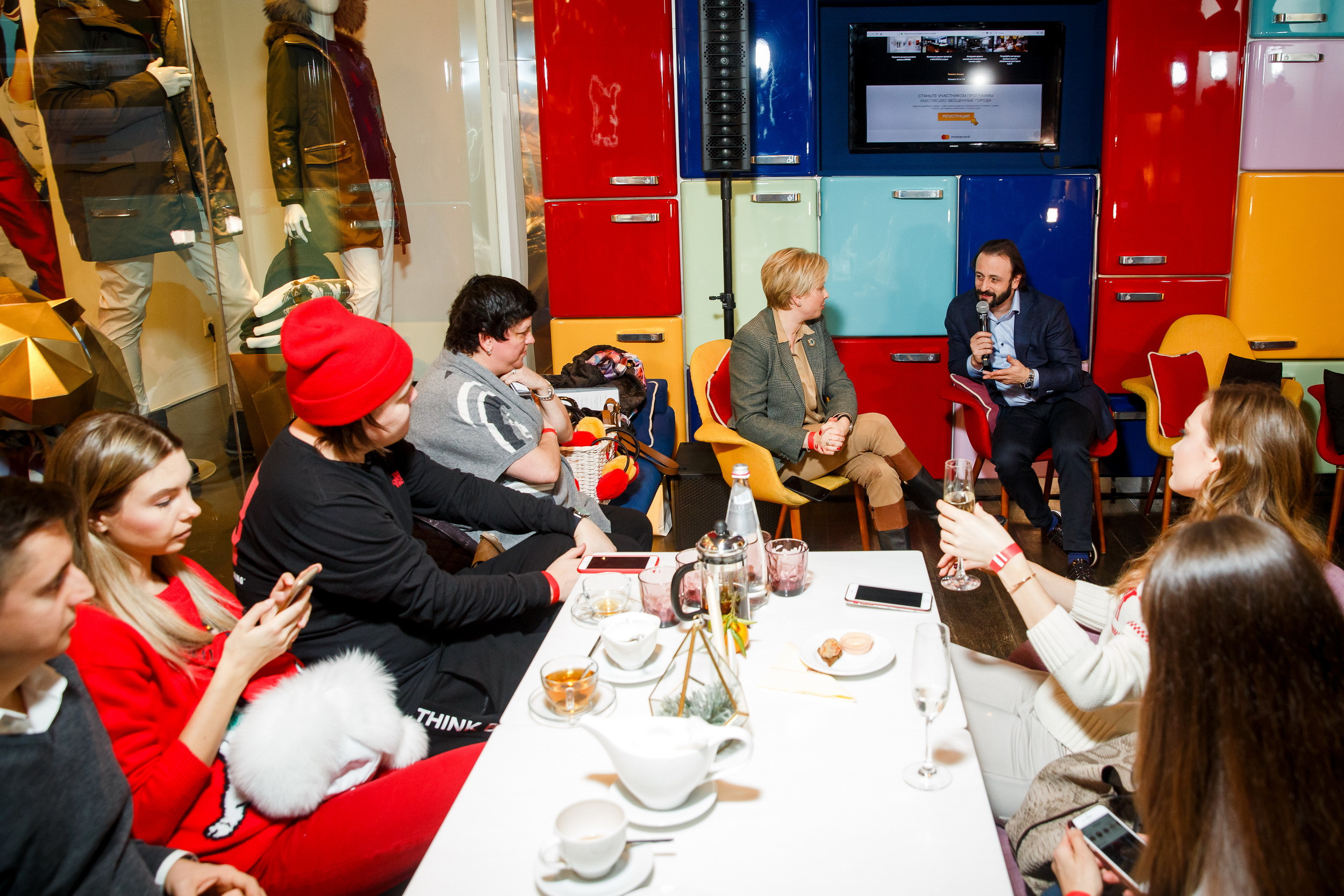 MasterCard Бесценные города на катке ГУМ. Фотограф Иван Недорез