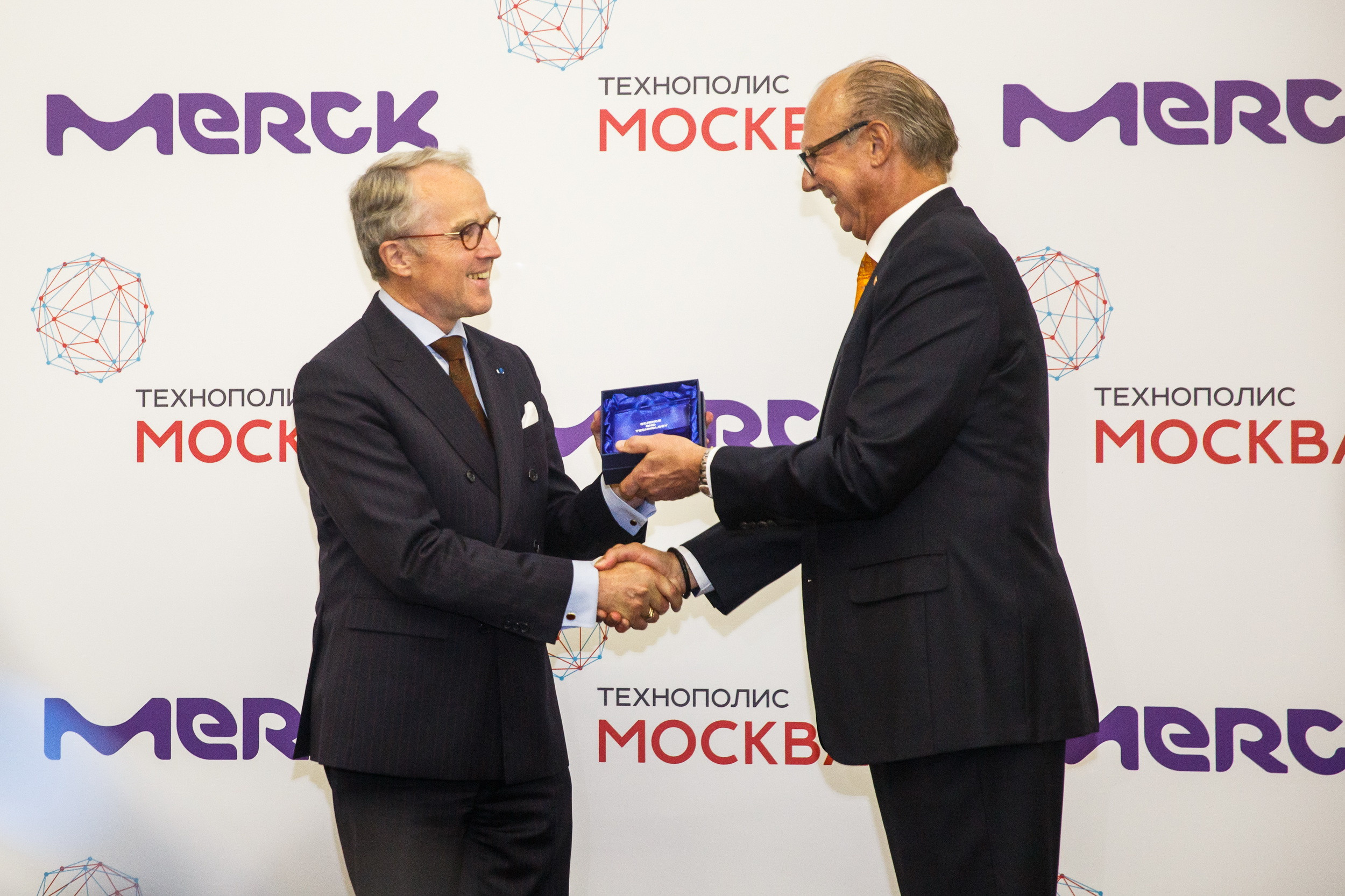 Открытие лаборатории MERCK в Технополисе. Фотограф Иван Недорез