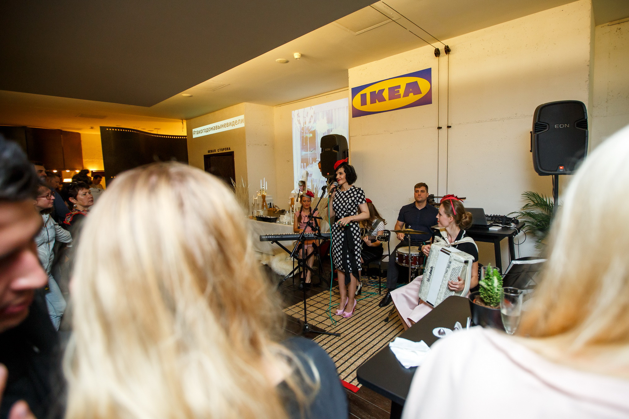 Презентация нового каталога IKEA 2018 в театре Современник. Фотограф Иван Недорез