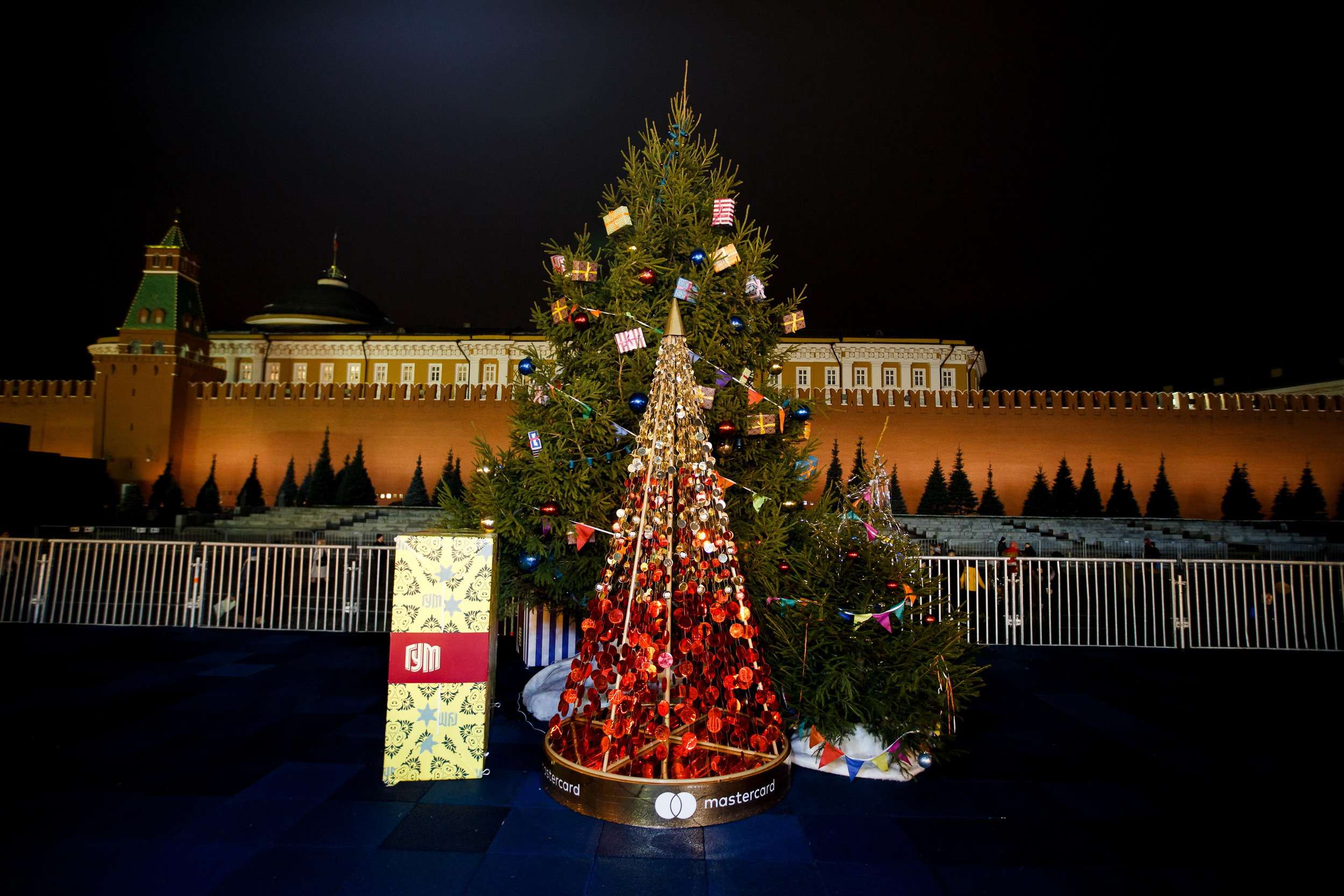 MasterCard Бесценные города на катке ГУМ. Фотограф Иван Недорез