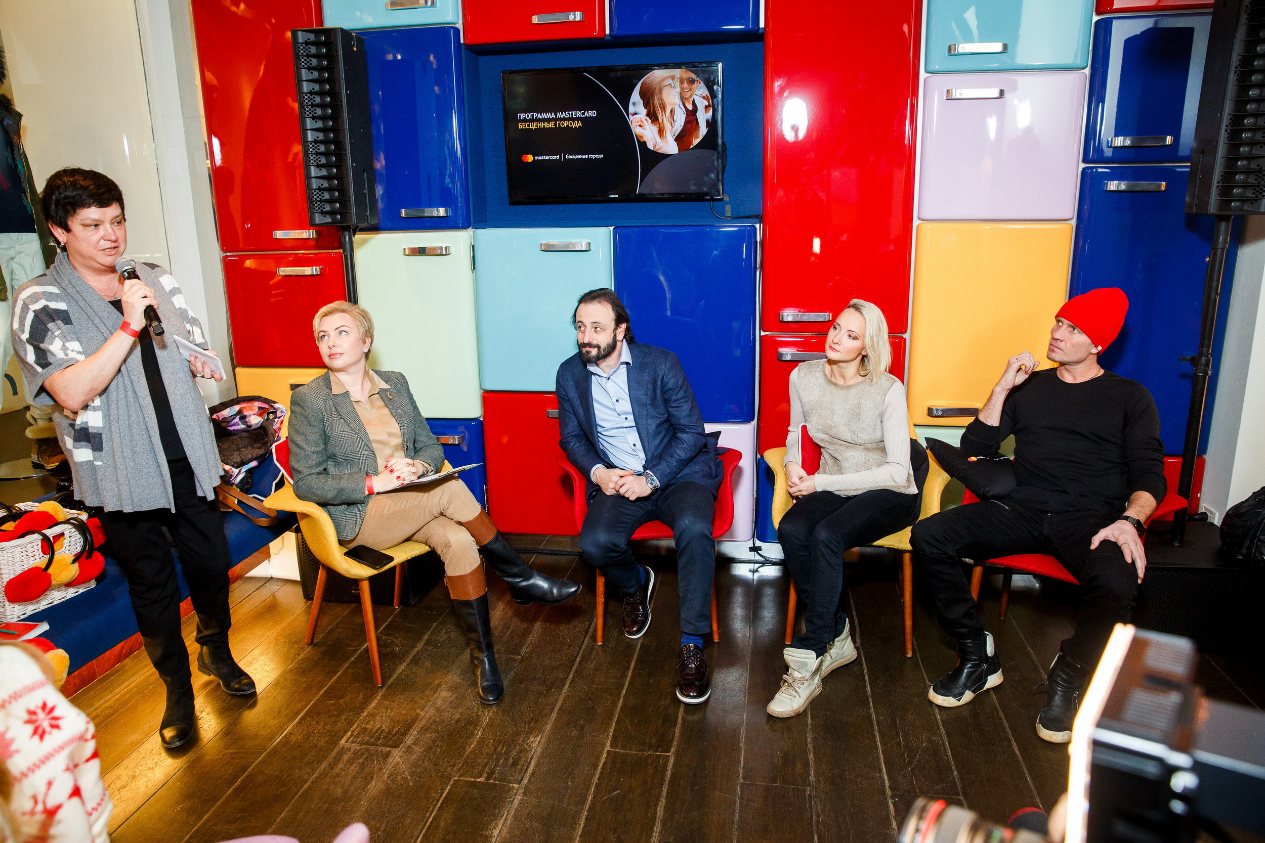 MasterCard Бесценные города на катке ГУМ. Фотограф Иван Недорез