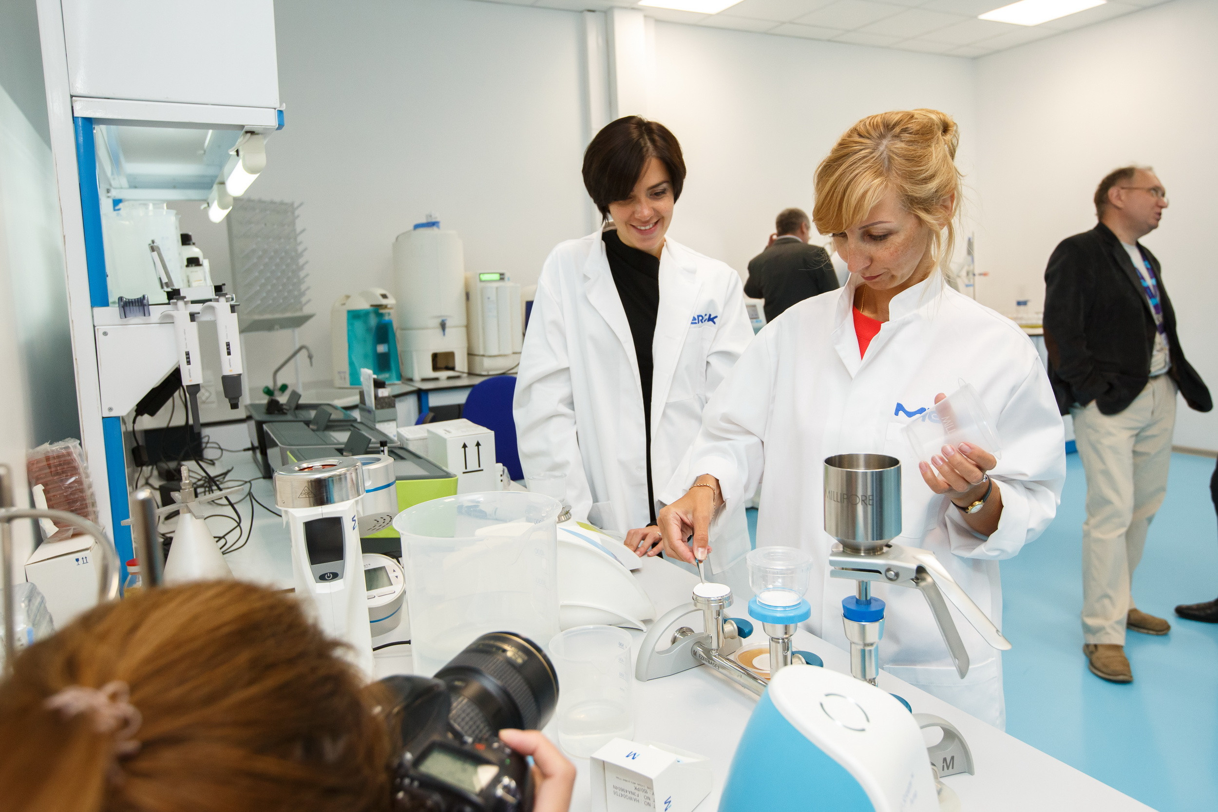 Открытие лаборатории MERCK в Технополисе. Фотограф Иван Недорез