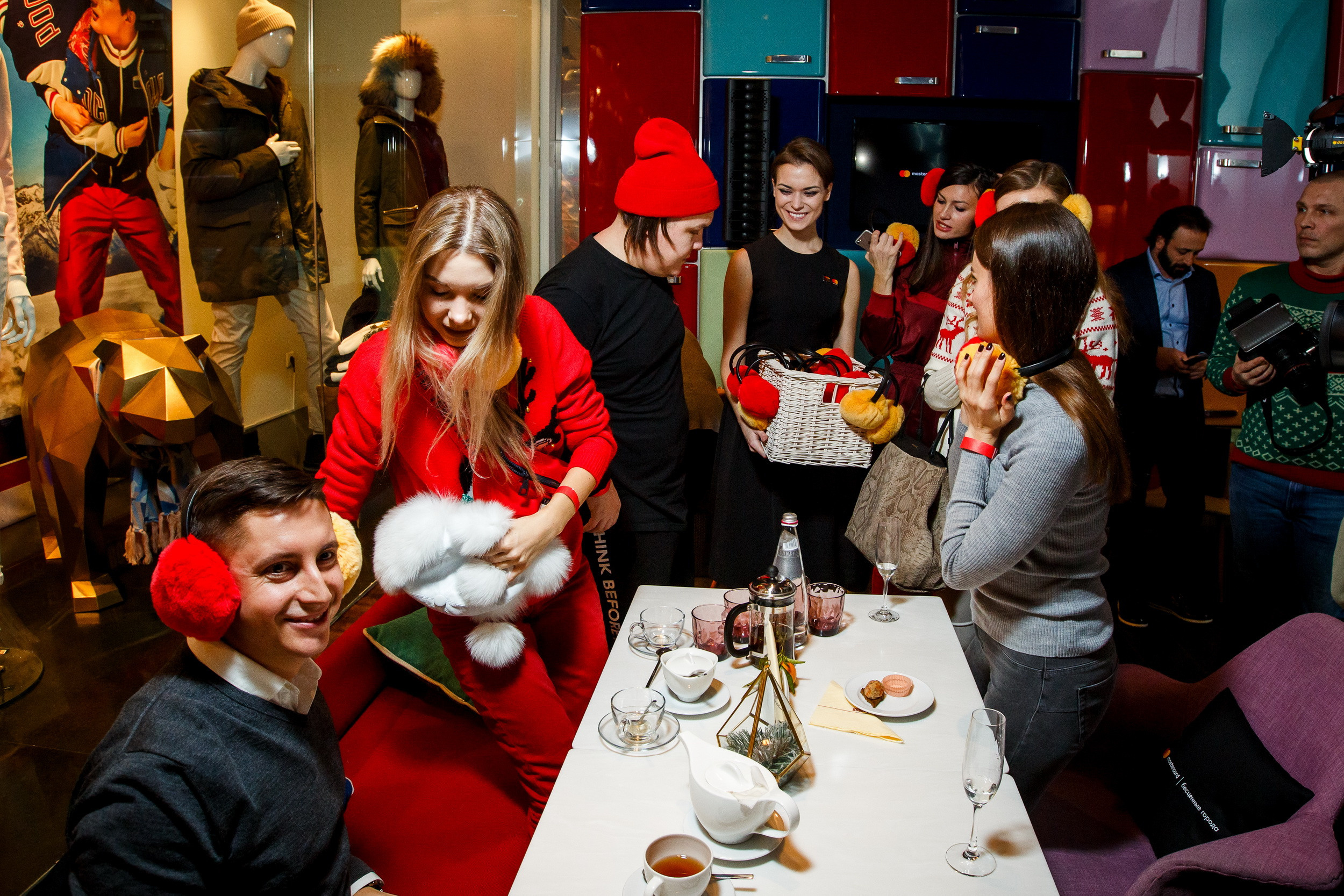 MasterCard Бесценные города на катке ГУМ. Фотограф Иван Недорез