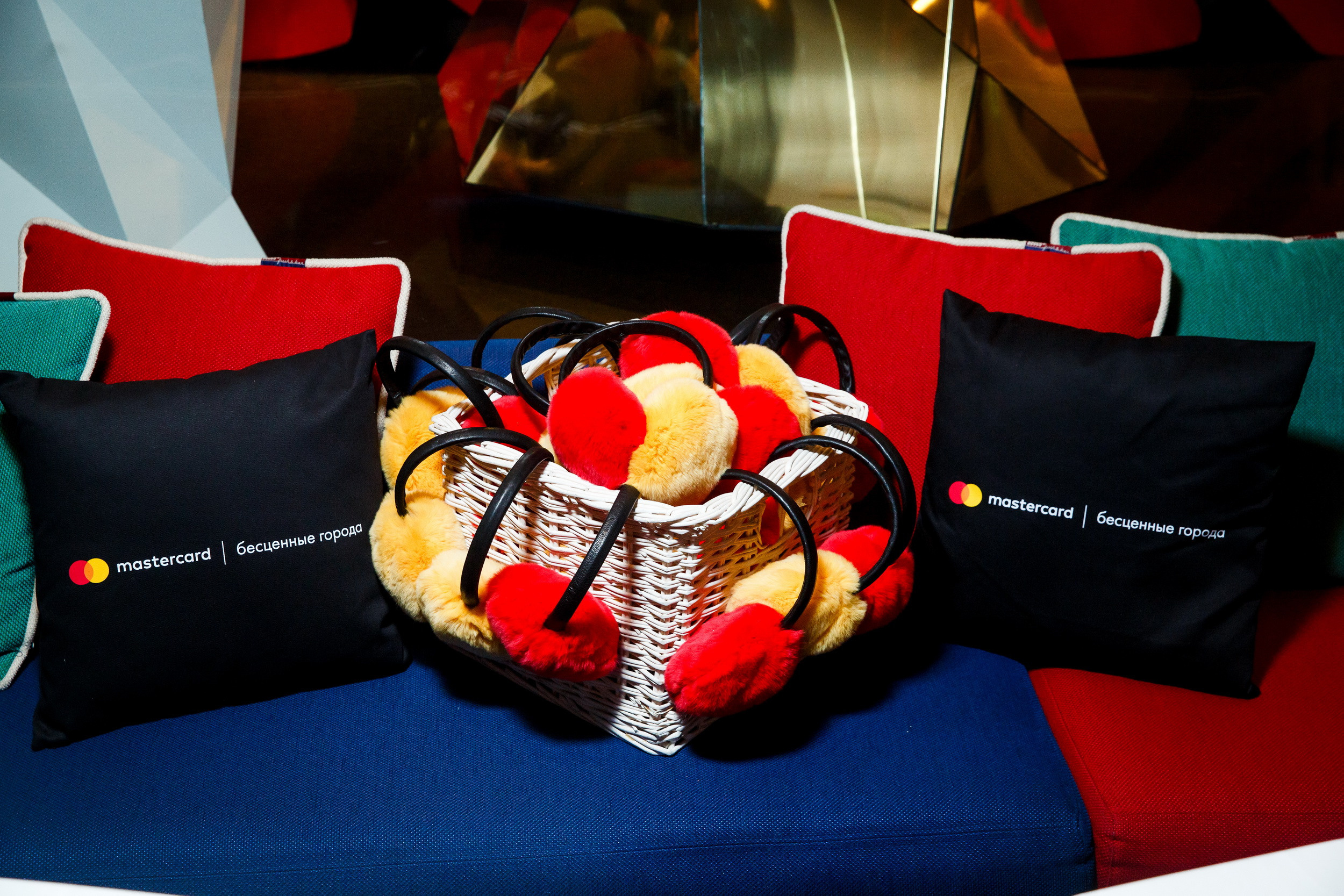 MasterCard Бесценные города на катке ГУМ. Фотограф Иван Недорез