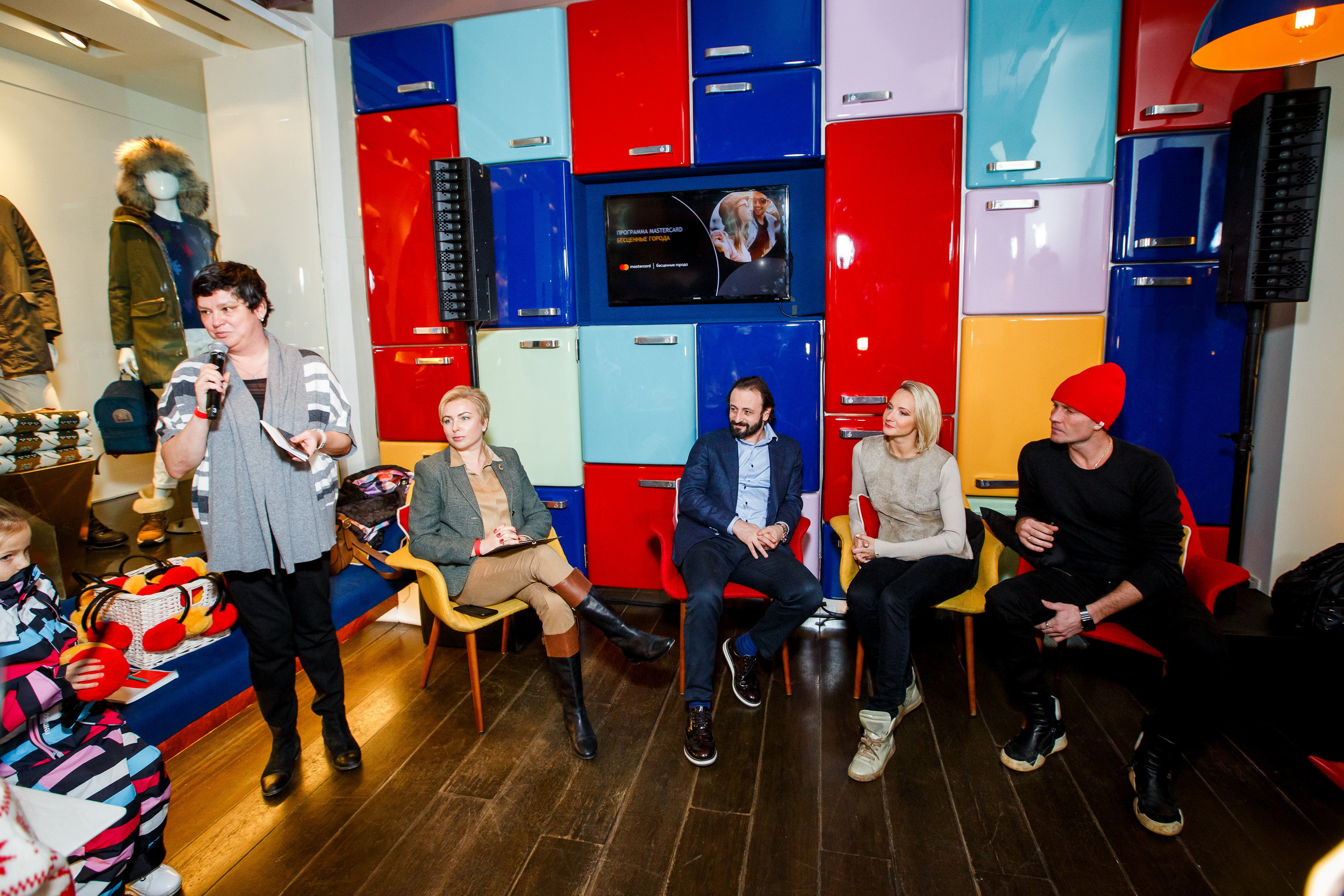 MasterCard Бесценные города на катке ГУМ. Фотограф Иван Недорез