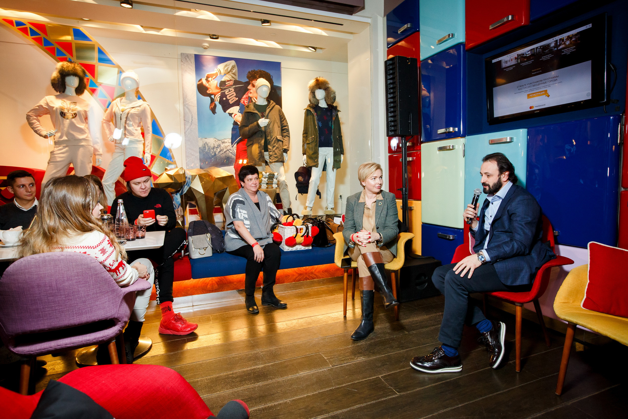 MasterCard Бесценные города на катке ГУМ. Фотограф Иван Недорез