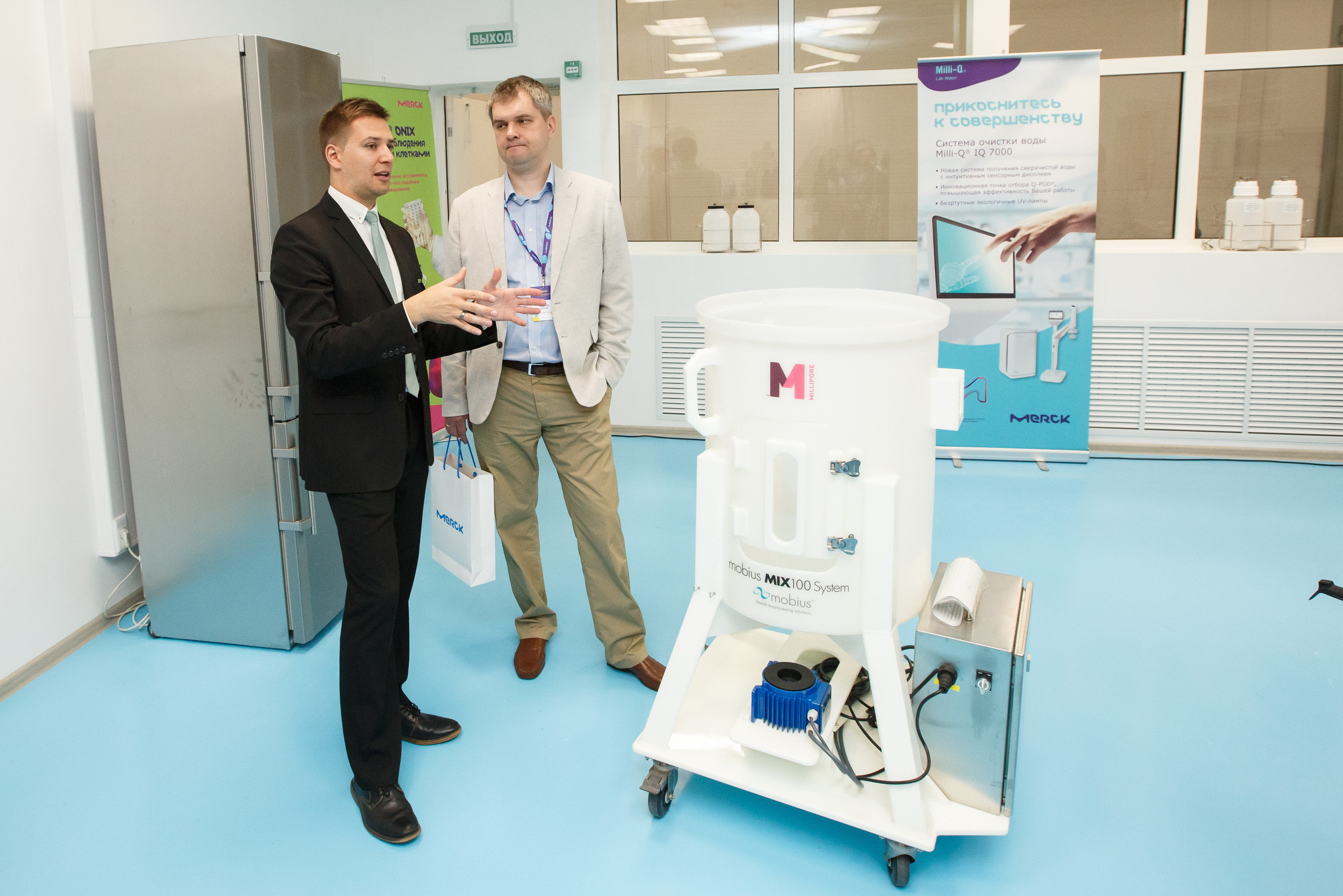 Открытие лаборатории MERCK в Технополисе. Фотограф Иван Недорез