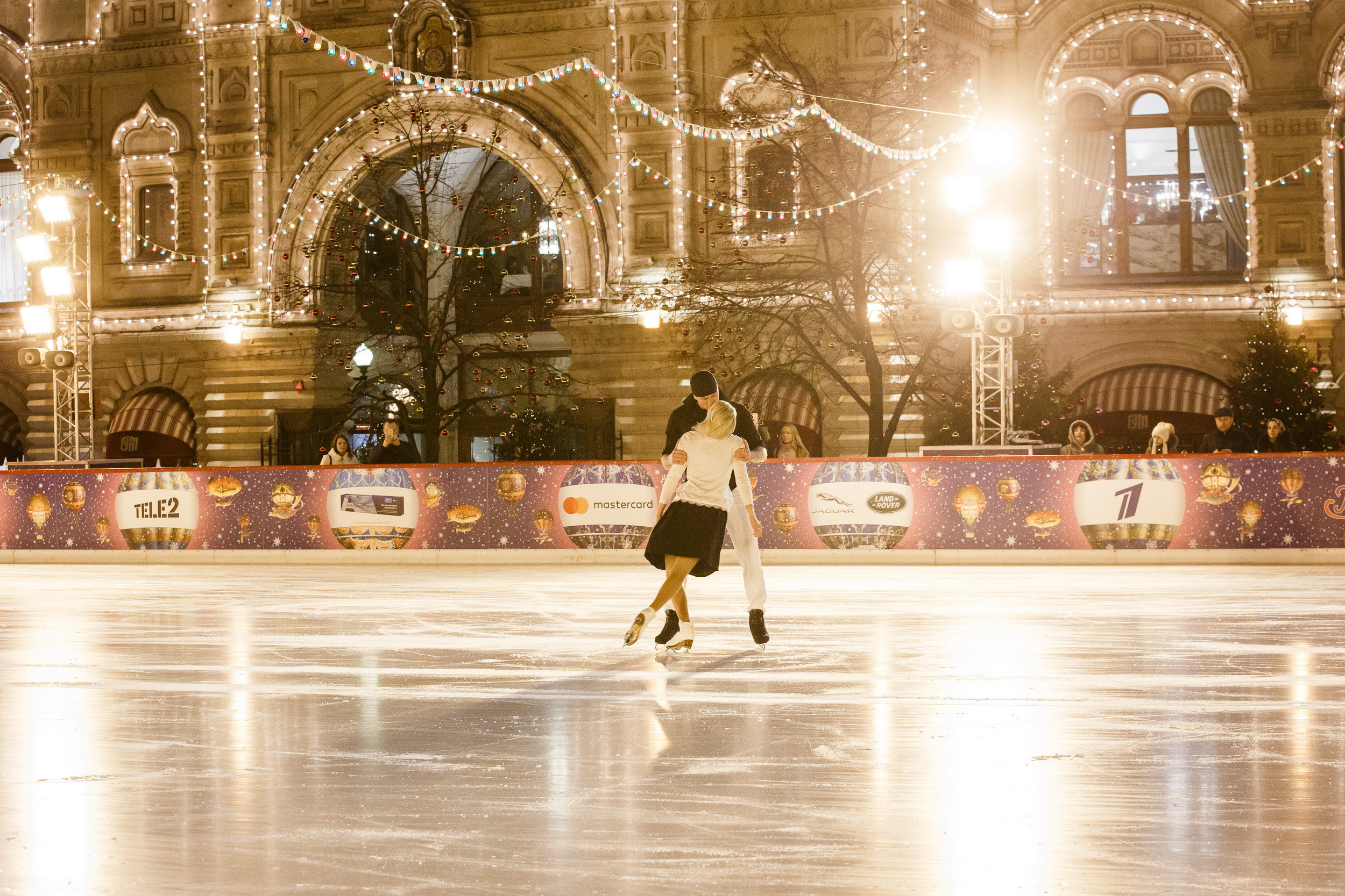 MasterCard Бесценные города на катке ГУМ. Фотограф Иван Недорез