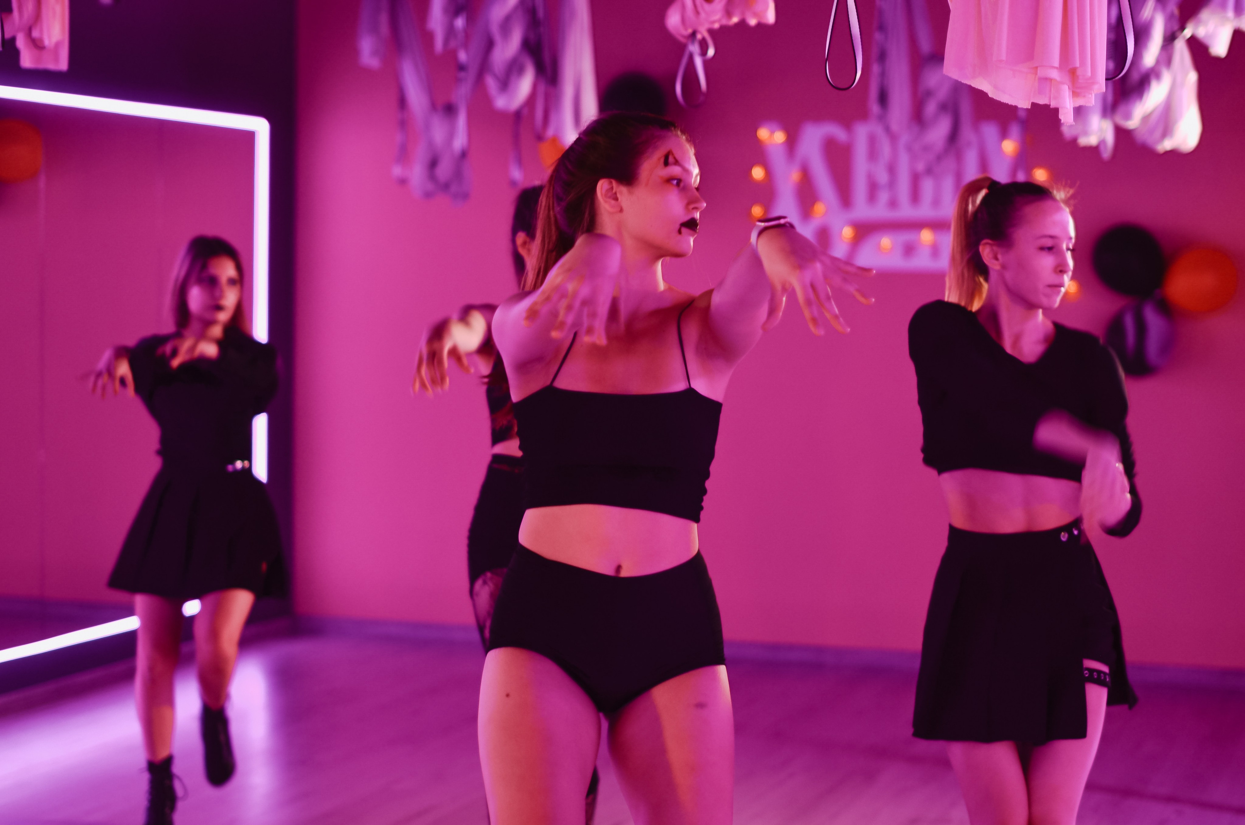 Фоторепортаж мероприятия в фитнес-клубе. Денисова Аля — фотограф для парных съемок и индивидуальных историй в Барнауле