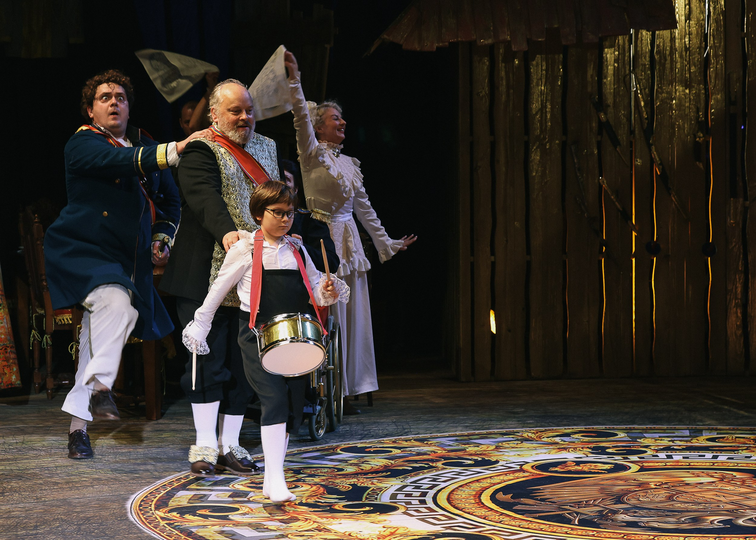 Весёлая женщина. Театр Эрмитаж. Репортажный, архитектурный, театральный и файн-арт фотограф Лена Мельникова в Москве