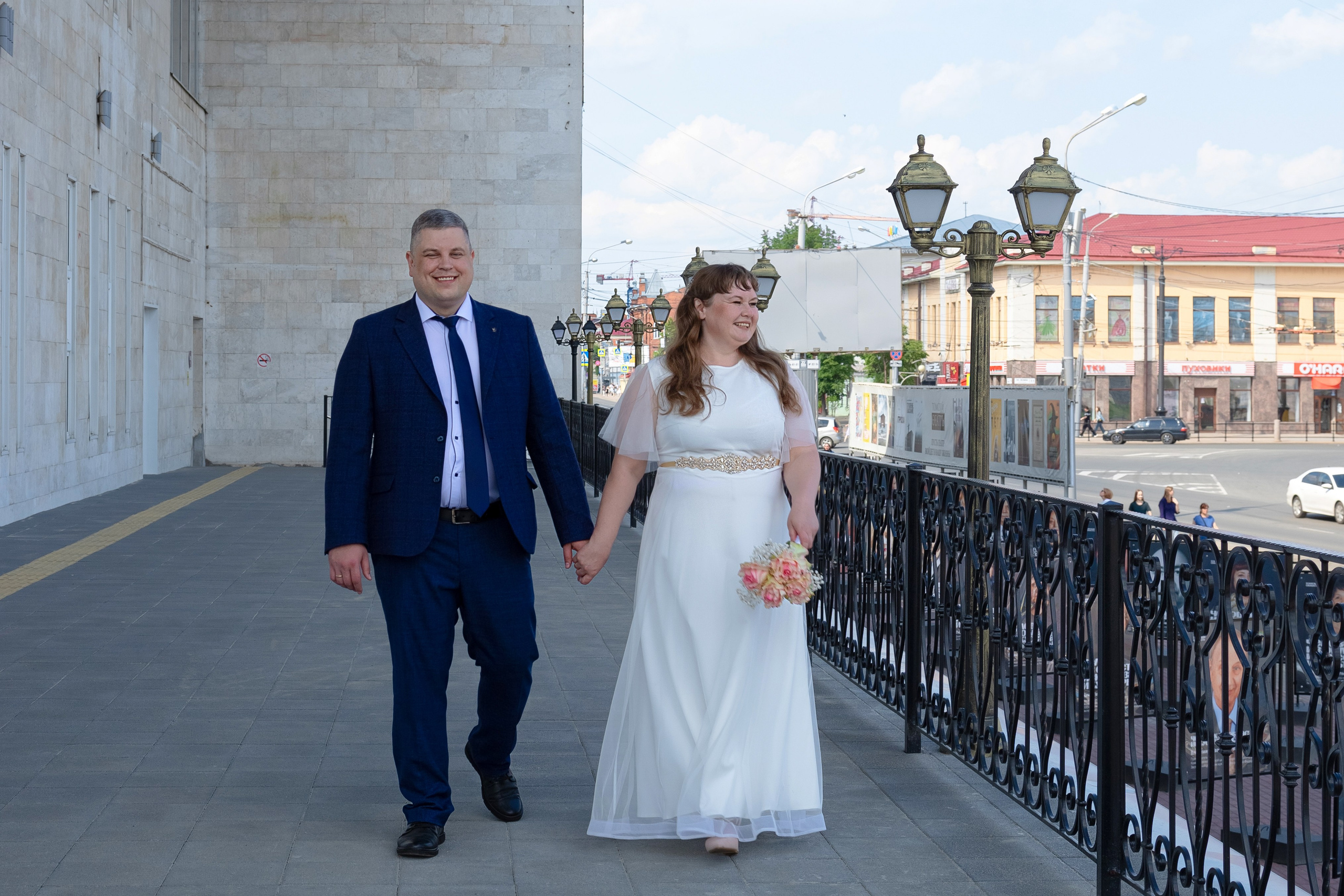 Прогулка в сирени после ЗАГСа Томск (Р. Люксембург). Фотограф в Томске Евгения Гуляева
